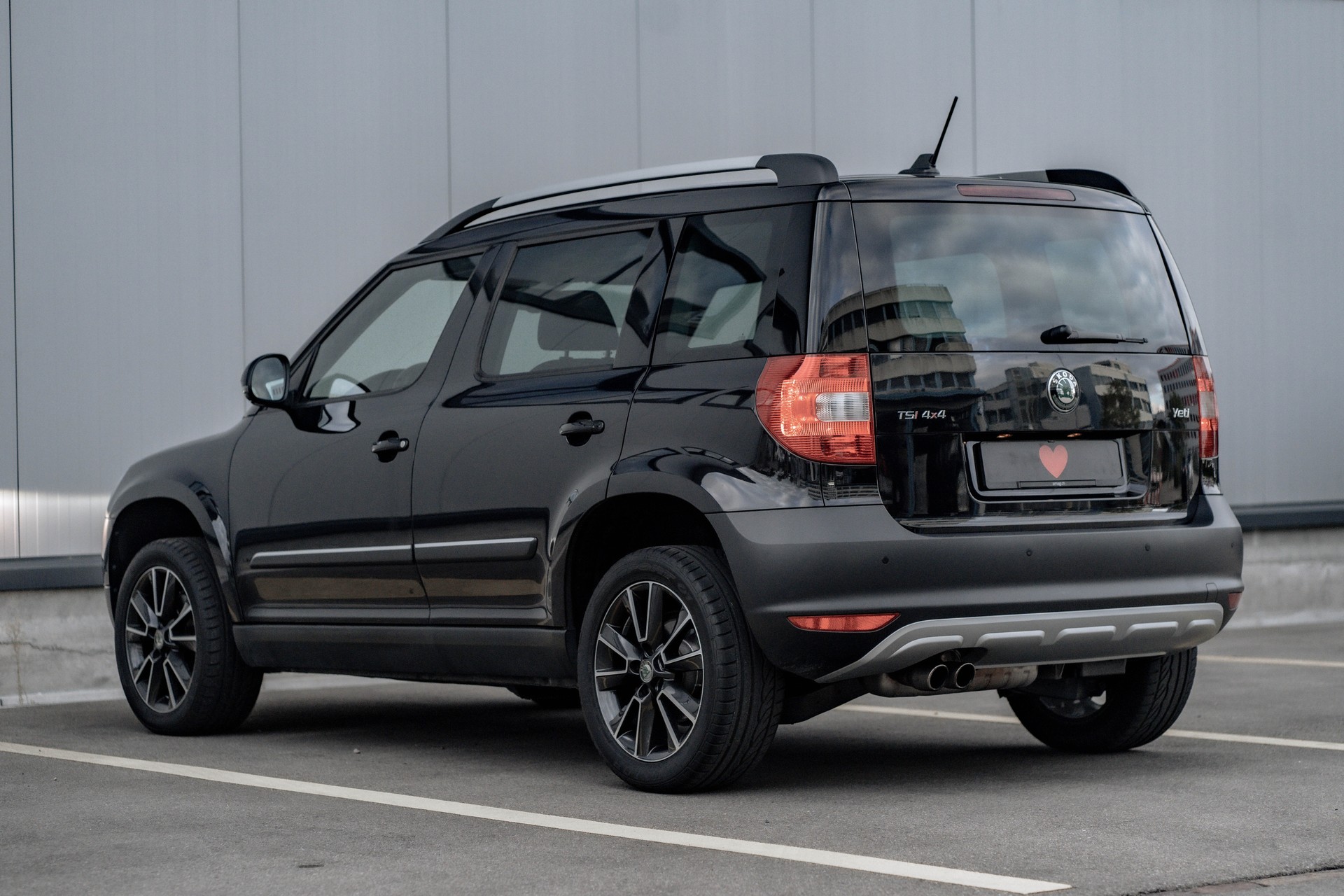 SKODA Yeti 1.8 TSI Elegance 4x4 DSG * TRAUMHAFTE AUSSTATTUNG * FRISCH AB MFK * TOP GEPFLEGTES FAHRZEUG *-showroom-element-3