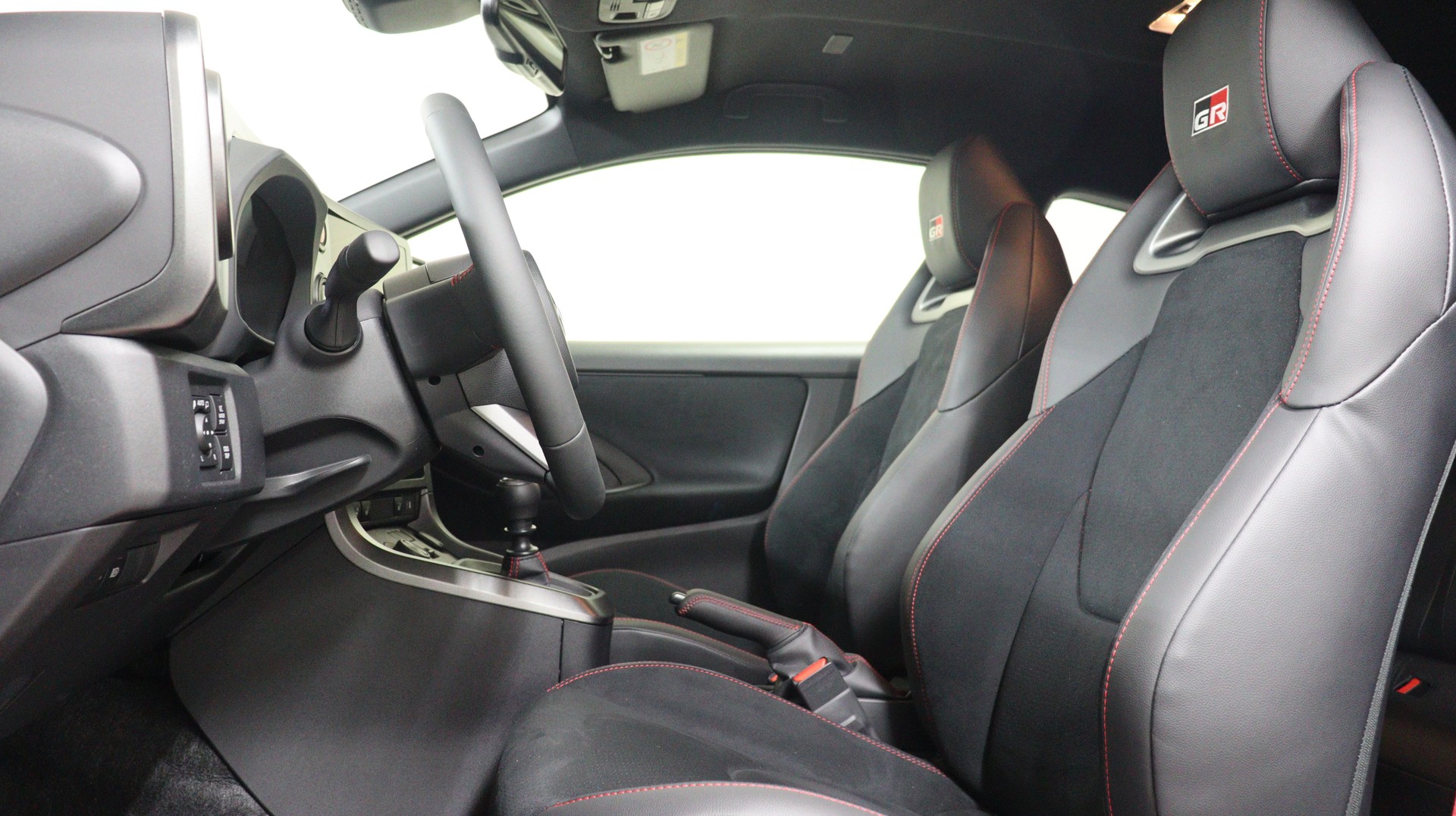 TOYOTA GR Yaris 1.6 Turbo Sport 4x4-showroom-element-2