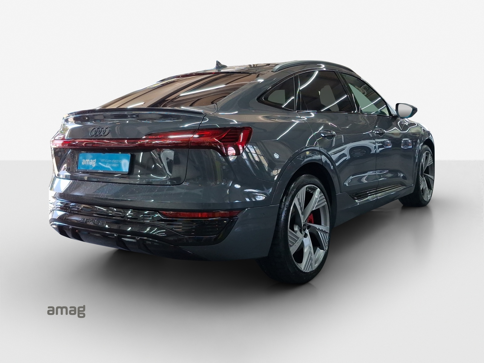 AUDI Q8 Sportback 55 e-tron Black Edition quattro-image-4