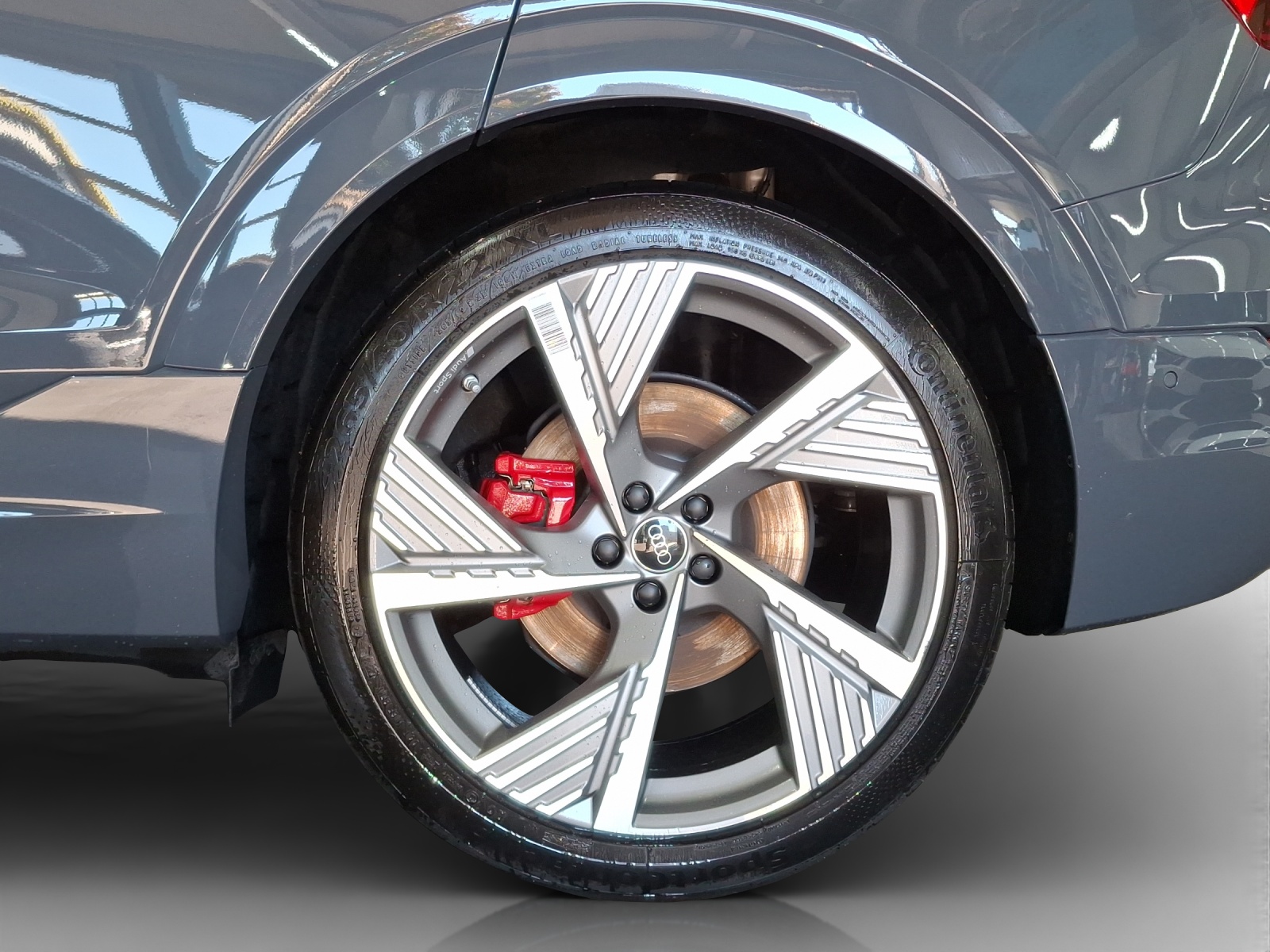 AUDI Q8 Sportback 55 e-tron Black Edition quattro-image-13