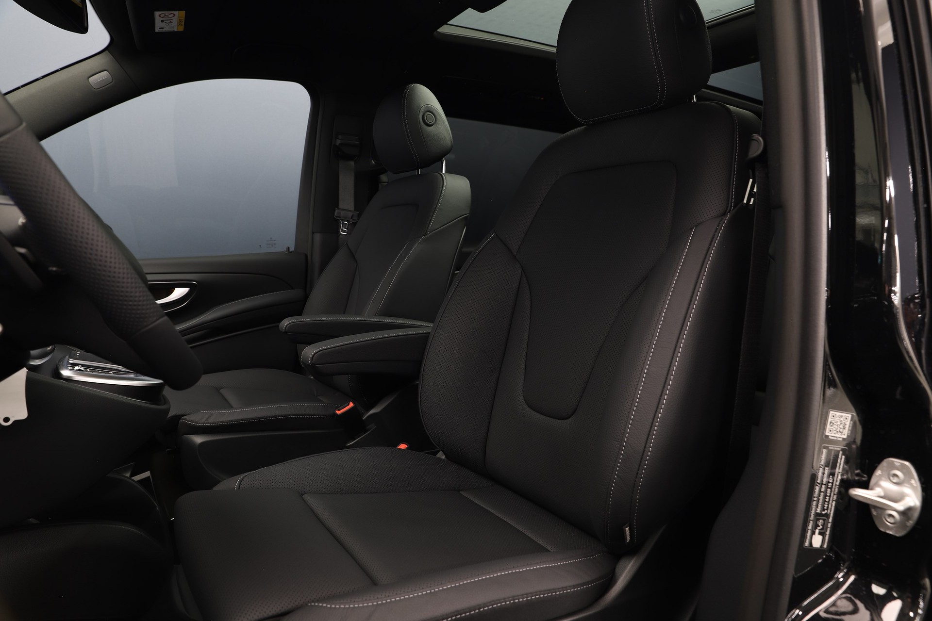 MERCEDES-BENZ EQV 300 lang-image-7