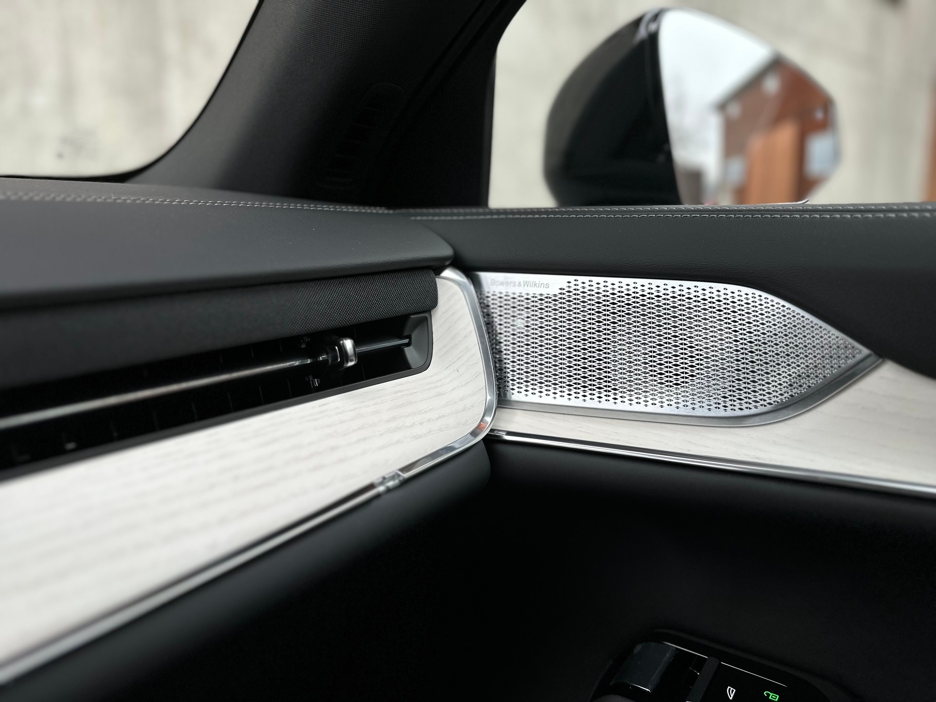 VOLVO EX 90 Twin Performance Ultra AWD-image-11