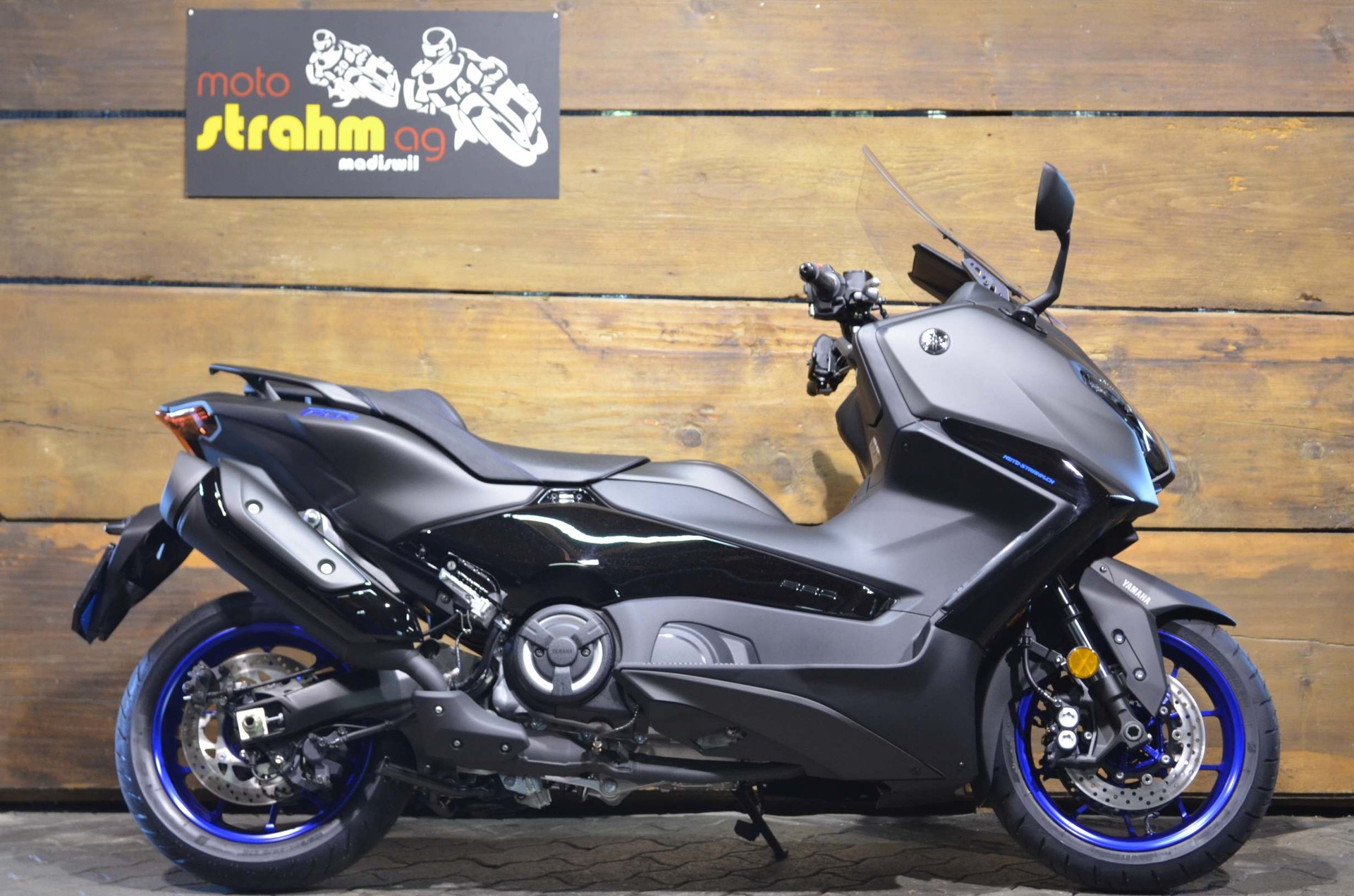 YAMAHA TMax 560 ABS-image-1