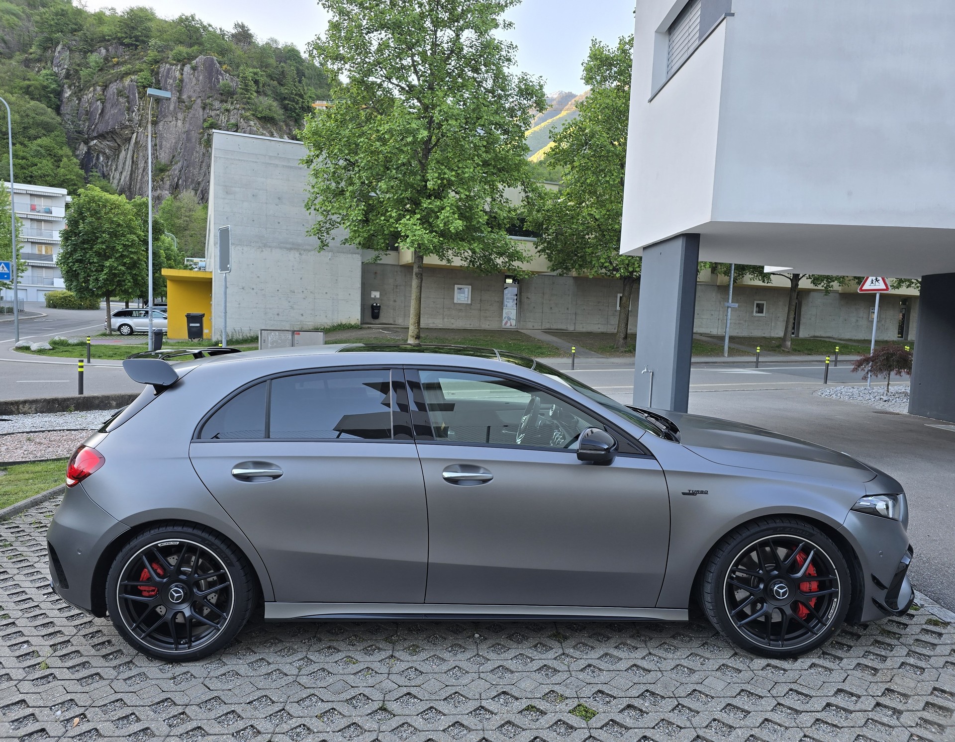 MERCEDES-BENZ A 45 S AMG // 4Matic+ // Speedshift 8G-DCT-showroom-element-3