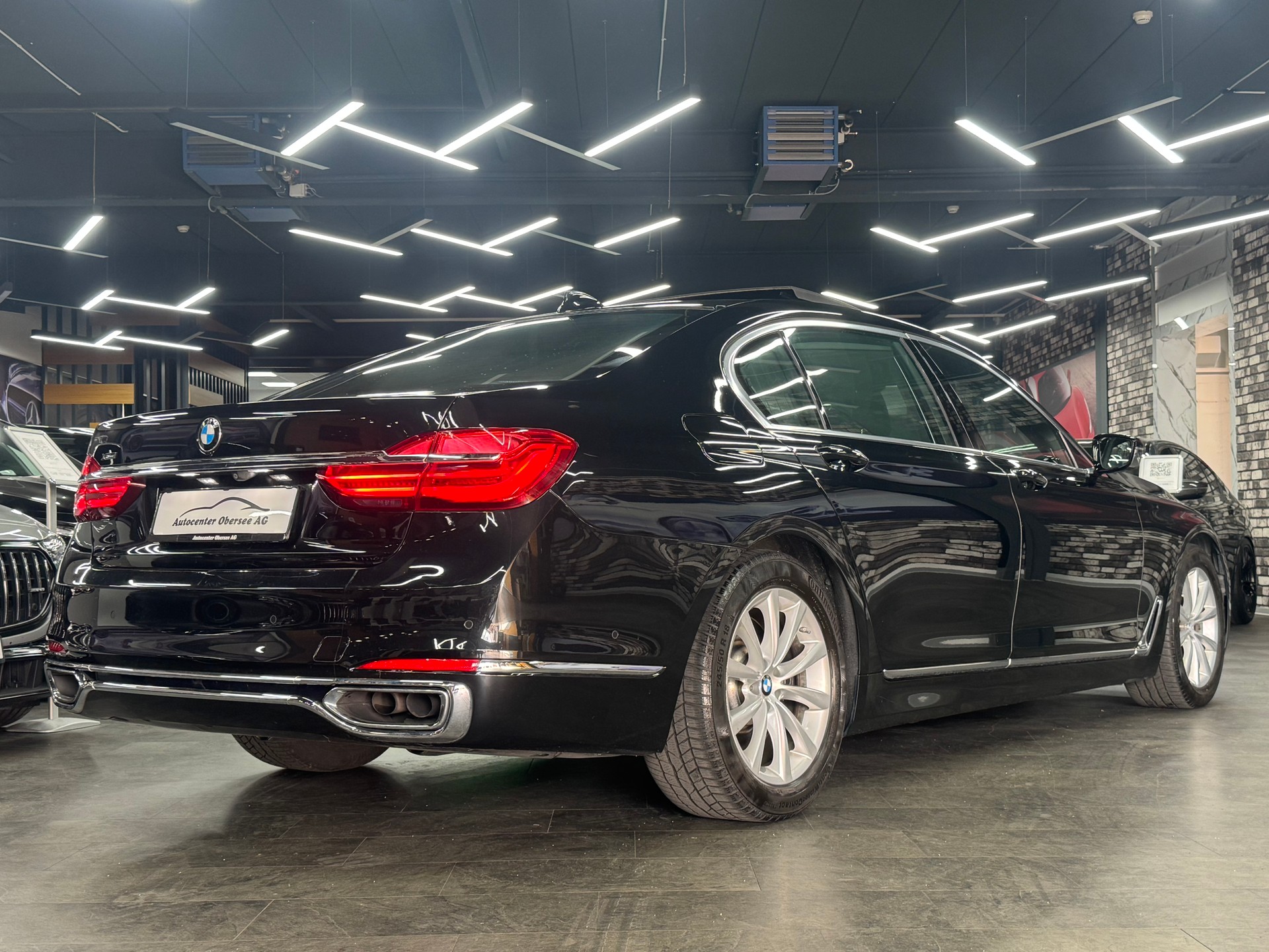 BMW 750Li xDrive 4 Sitze Langversion Steptronic-showroom-element-3