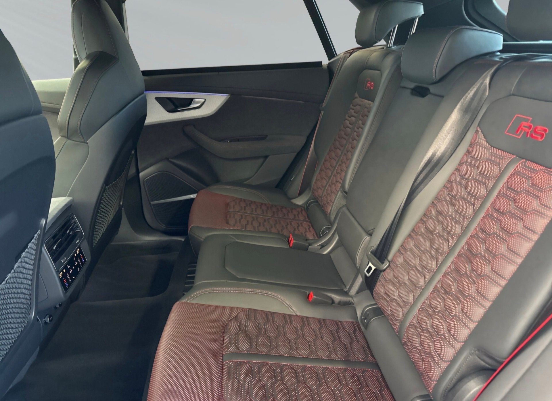 AUDI RSQ8 performance quattro-image-9