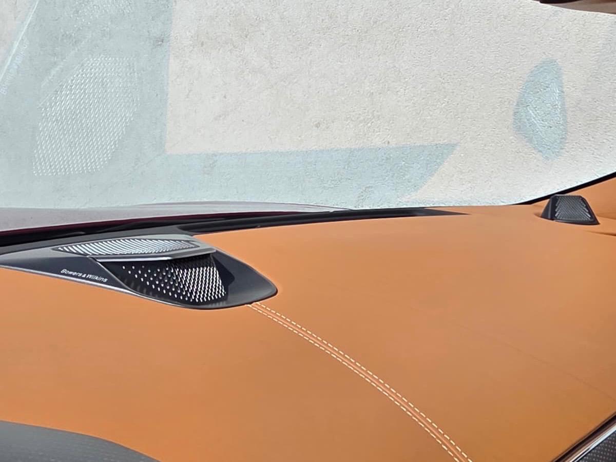 ASTON MARTIN V12 Vanquish-image-12