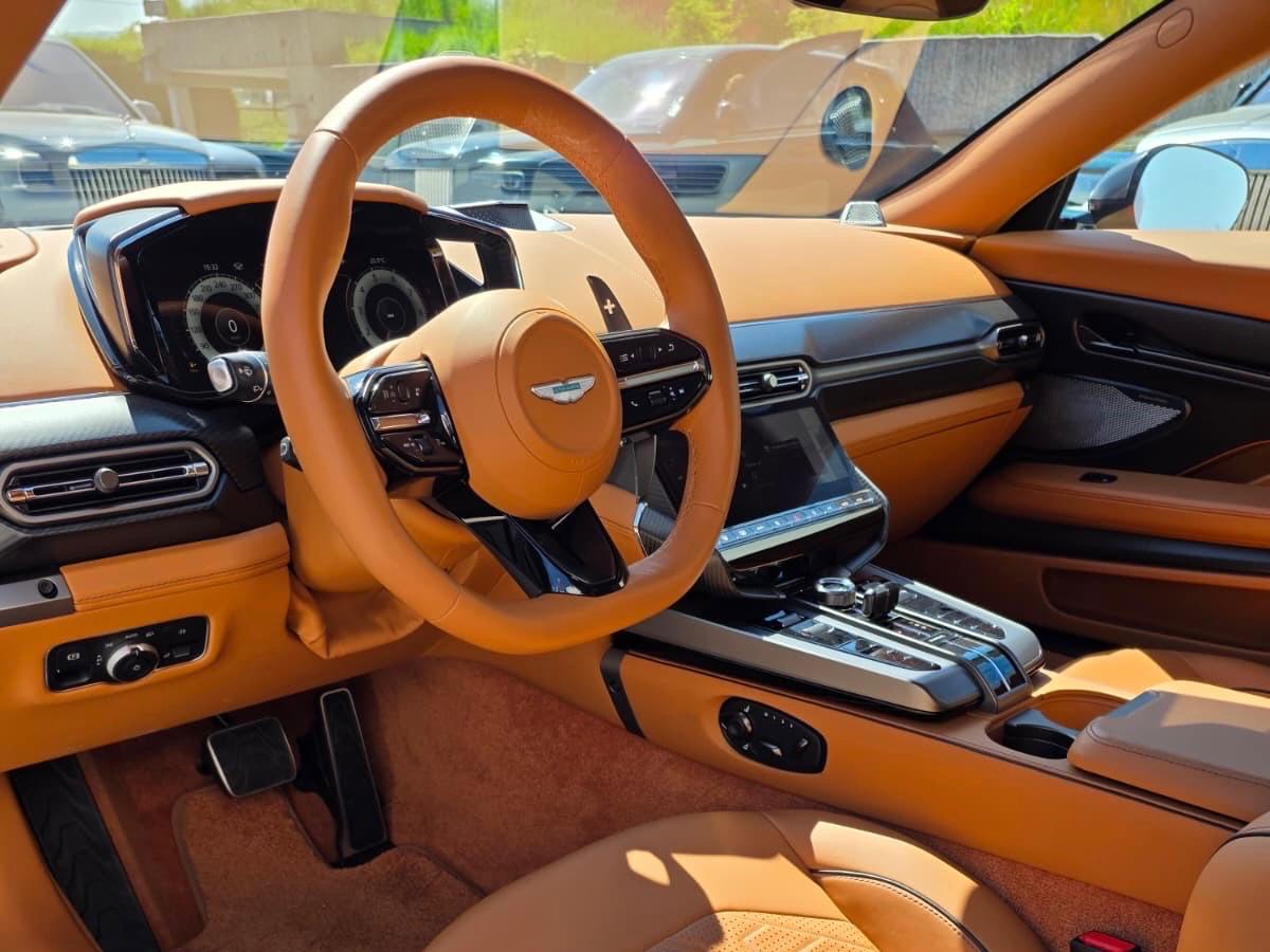 ASTON MARTIN V12 Vanquish-image-8