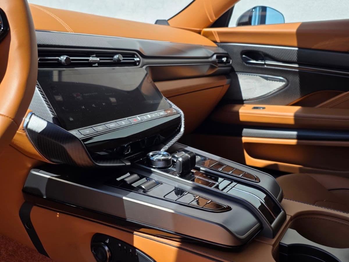 ASTON MARTIN V12 Vanquish-image-9