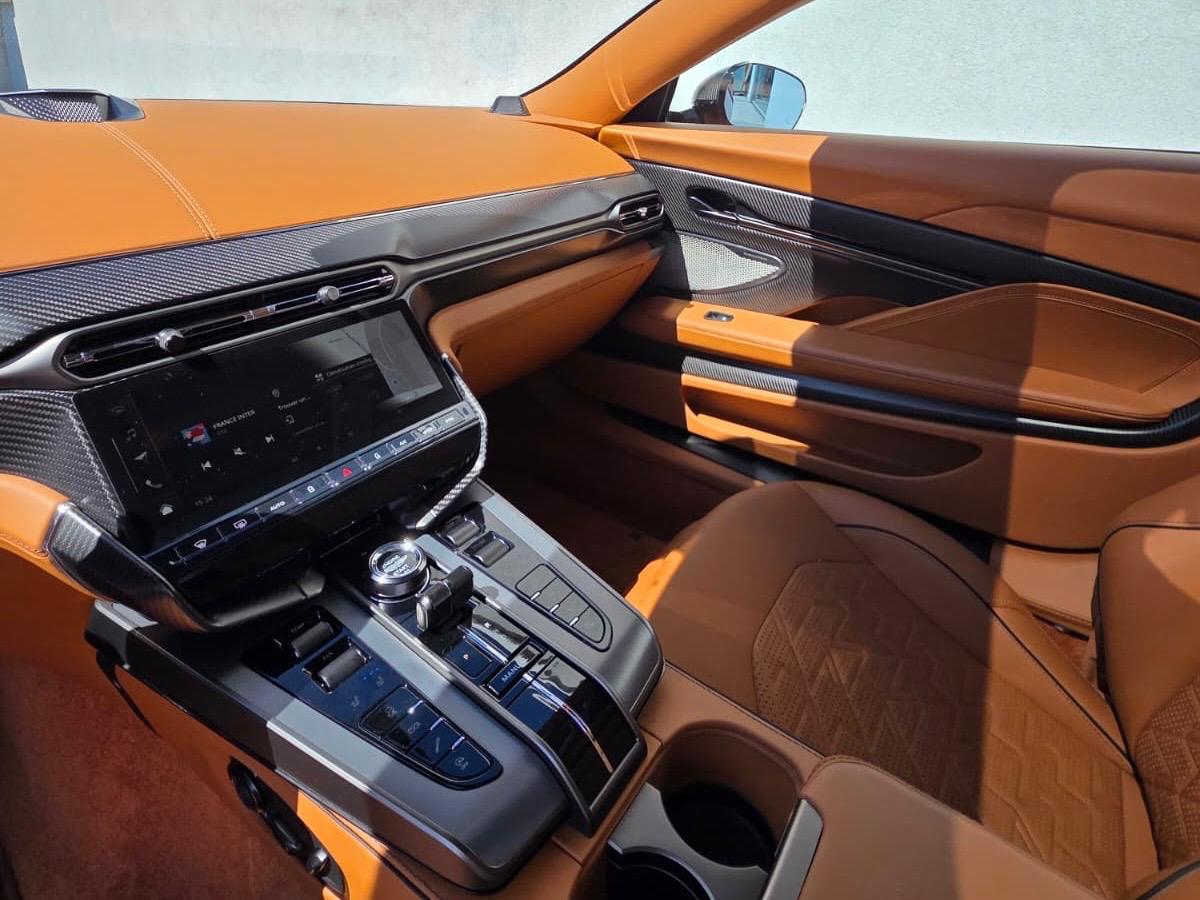 ASTON MARTIN V12 Vanquish-image-10