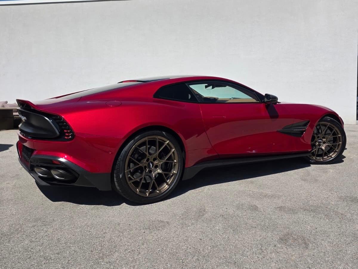 ASTON MARTIN V12 Vanquish-image-1
