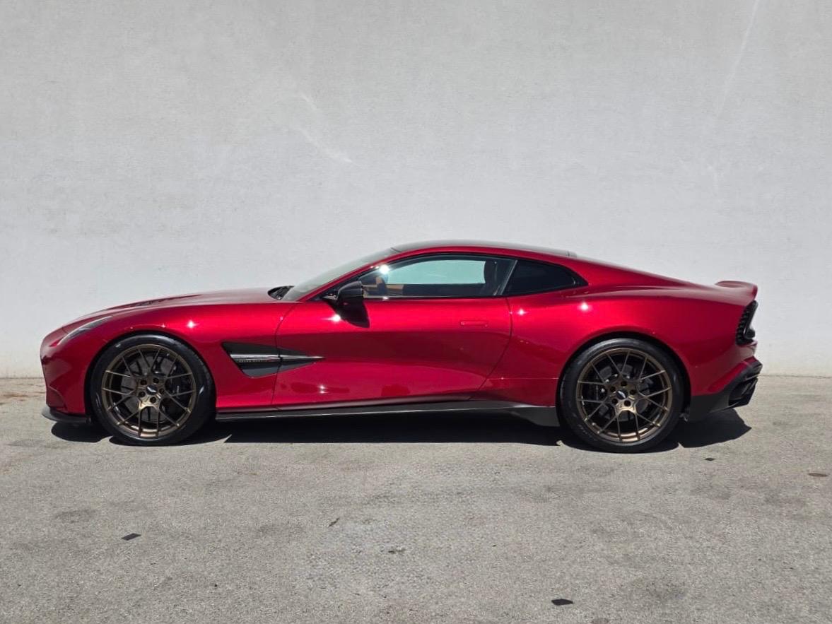 ASTON MARTIN V12 Vanquish-image-2