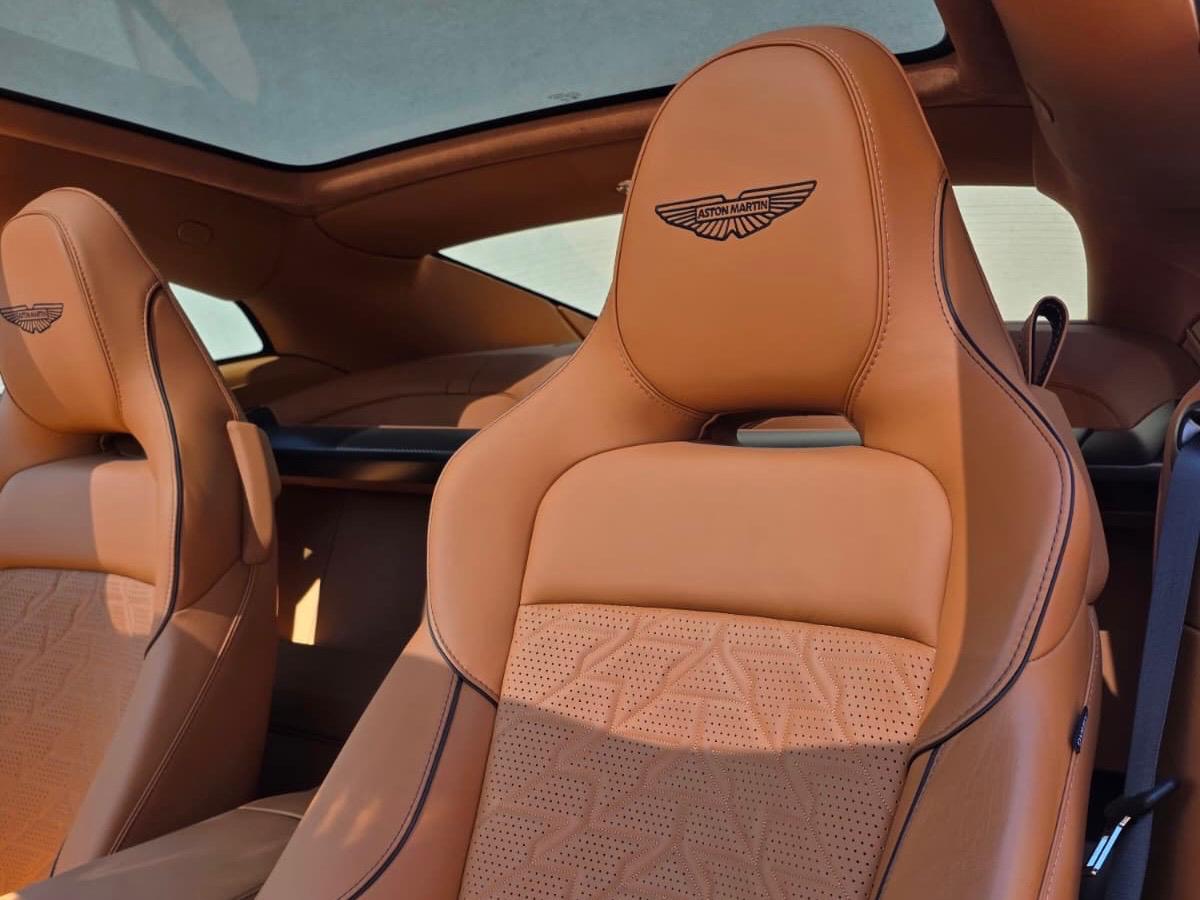 ASTON MARTIN V12 Vanquish-image-11