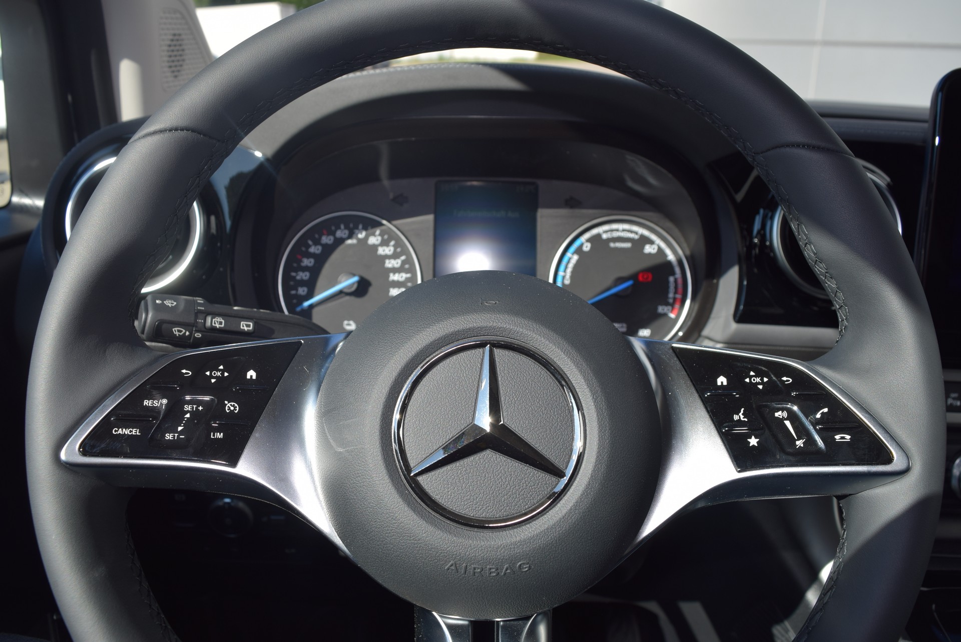 MERCEDES-BENZ EQT-image-6