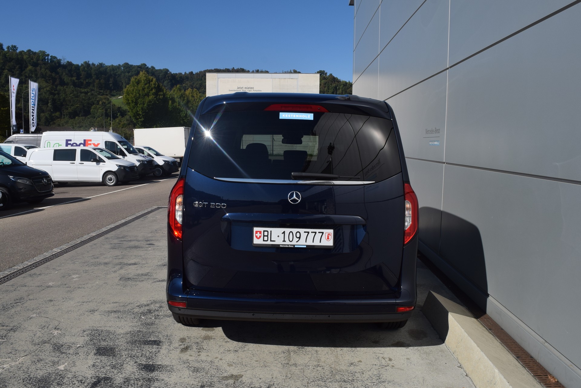 MERCEDES-BENZ EQT-image-4