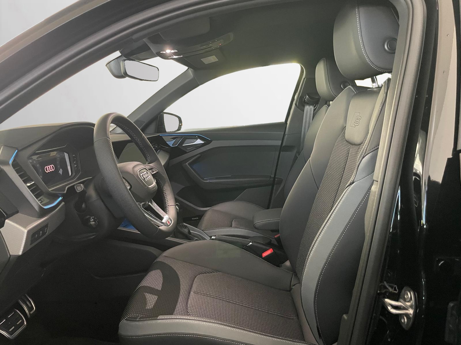 AUDI A1 Sportback 30 TFSI S Line Attraction S-tronic-image-3