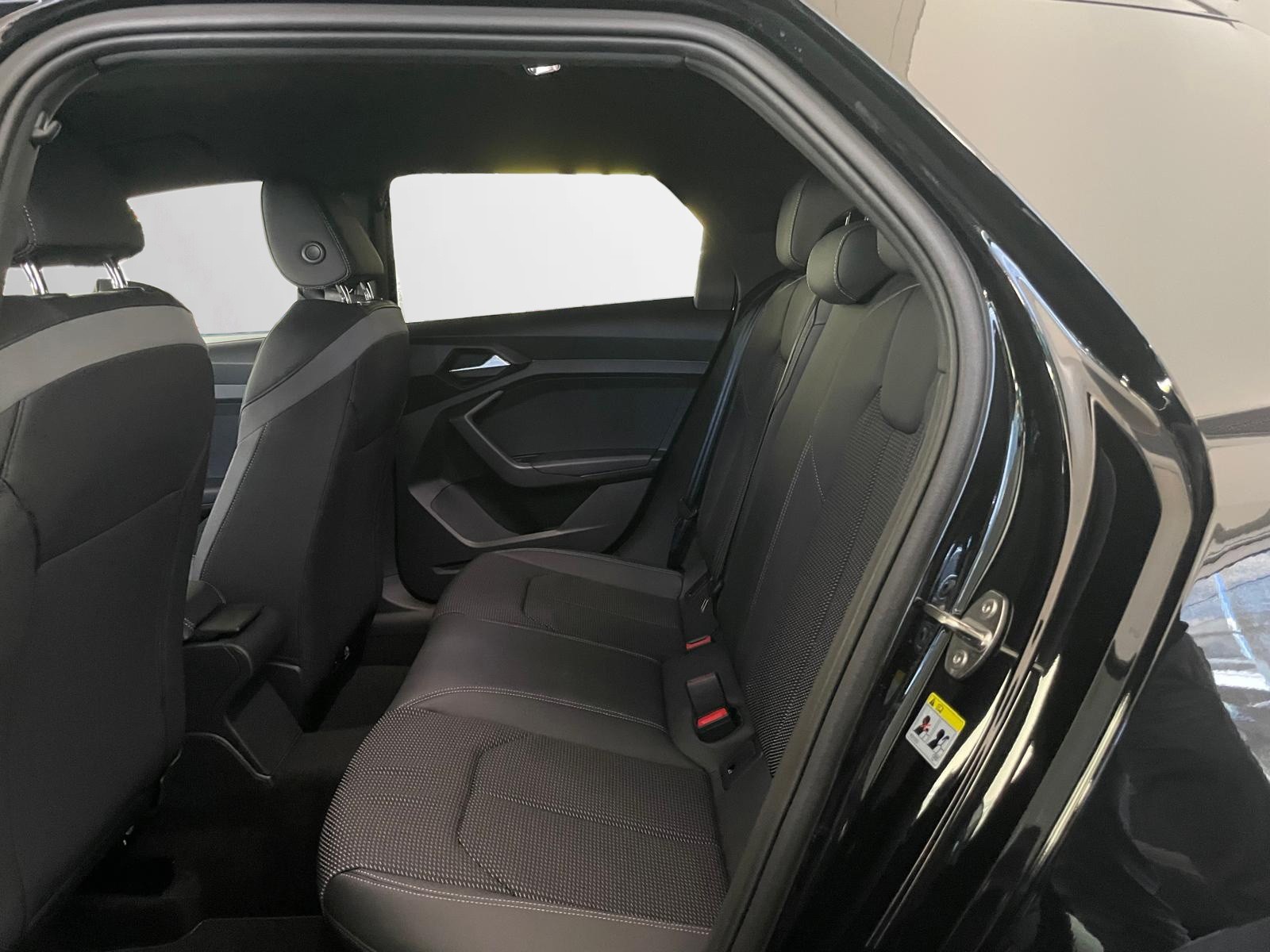 AUDI A1 Sportback 30 TFSI S Line Attraction S-tronic-image-4