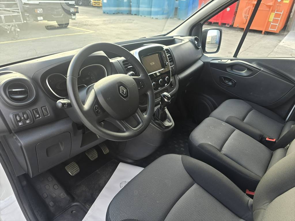 RENAULT Trafic 2.0 dCi145-image-9