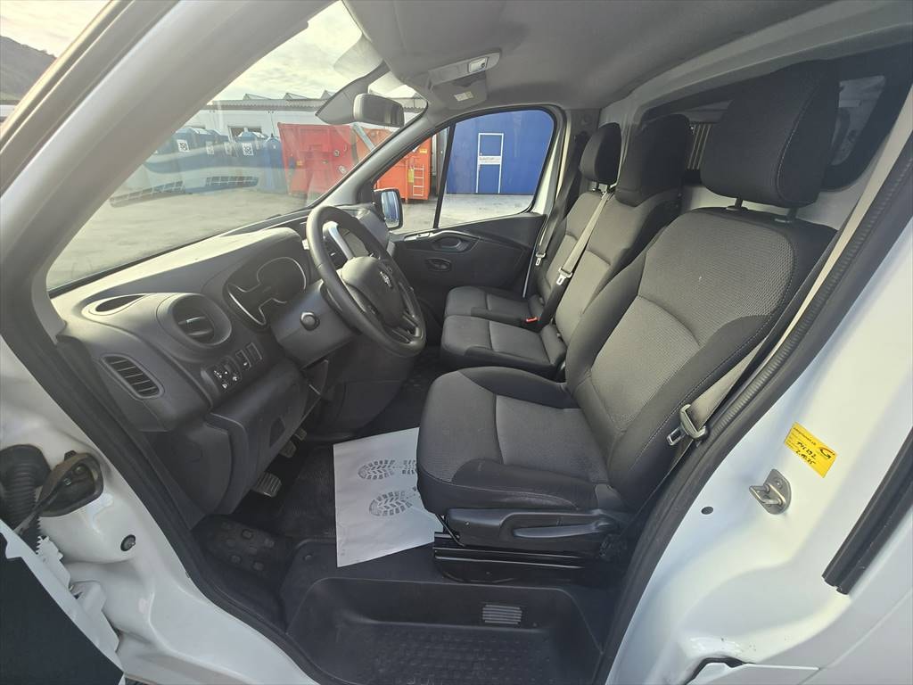 RENAULT Trafic 2.0 dCi145-image-8