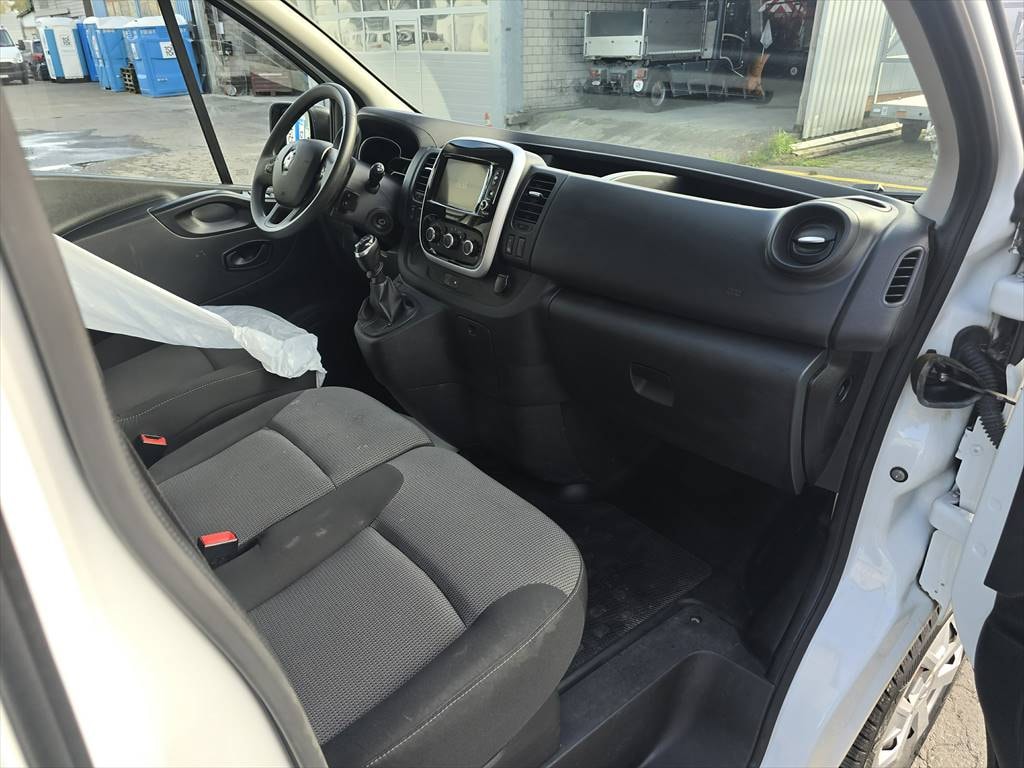 RENAULT Trafic 2.0 dCi145-image-10