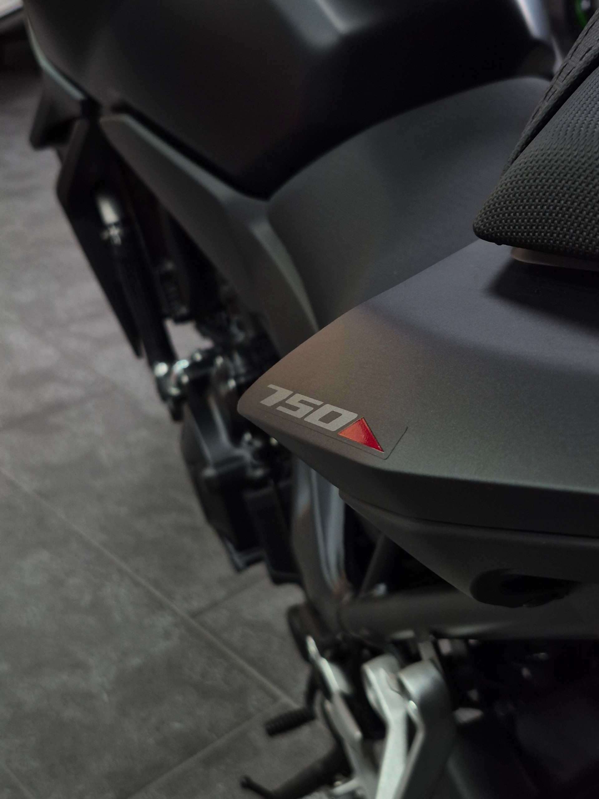 HONDA CB 750 Hornet-image-10