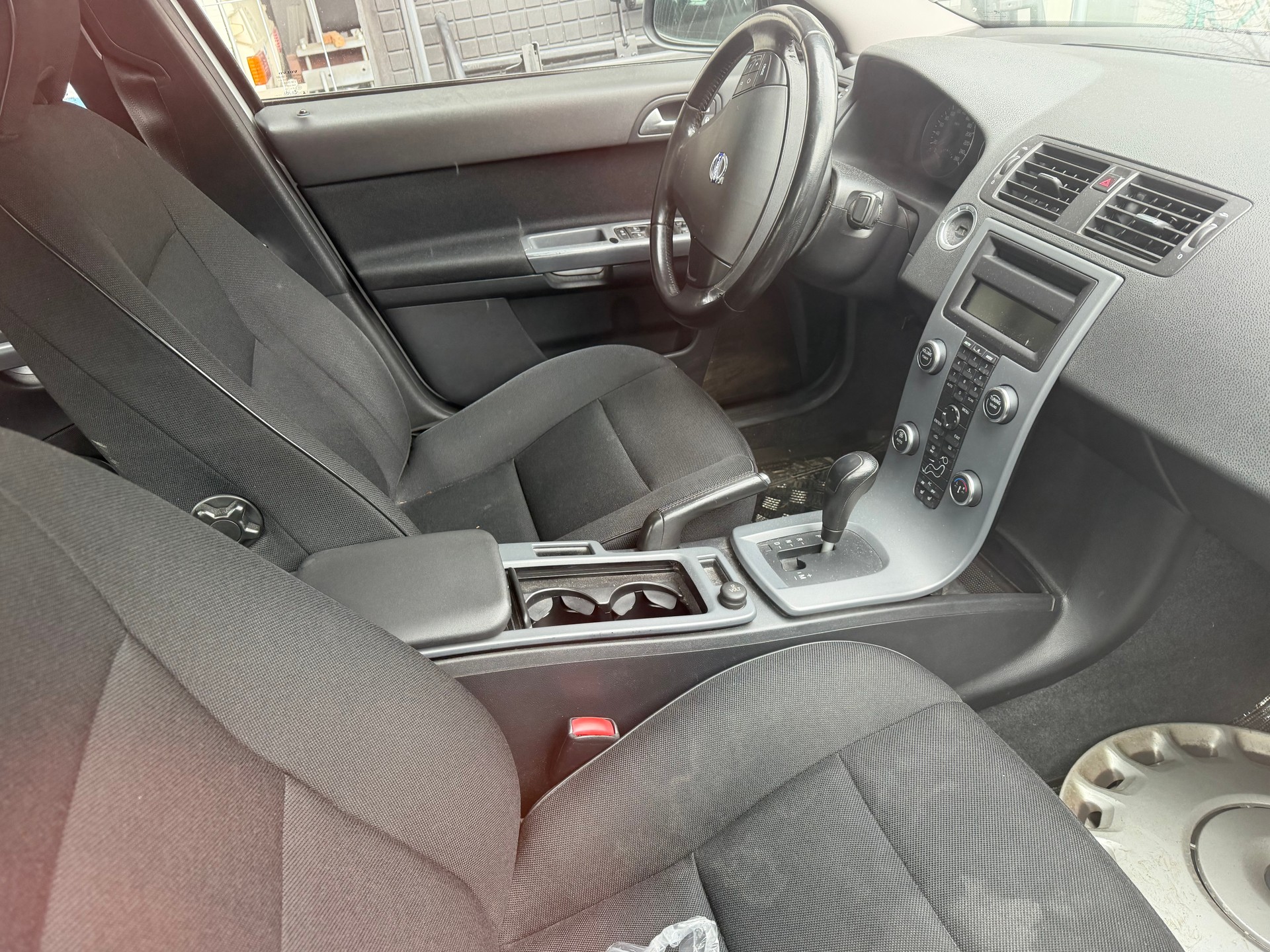 VOLVO S40 D3 Kinetic Geartronic-image-3