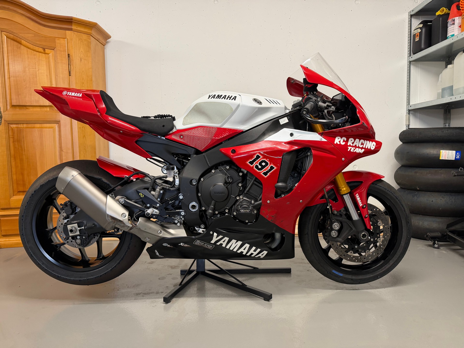 YAMAHA YZF-R1 RN49-image-0