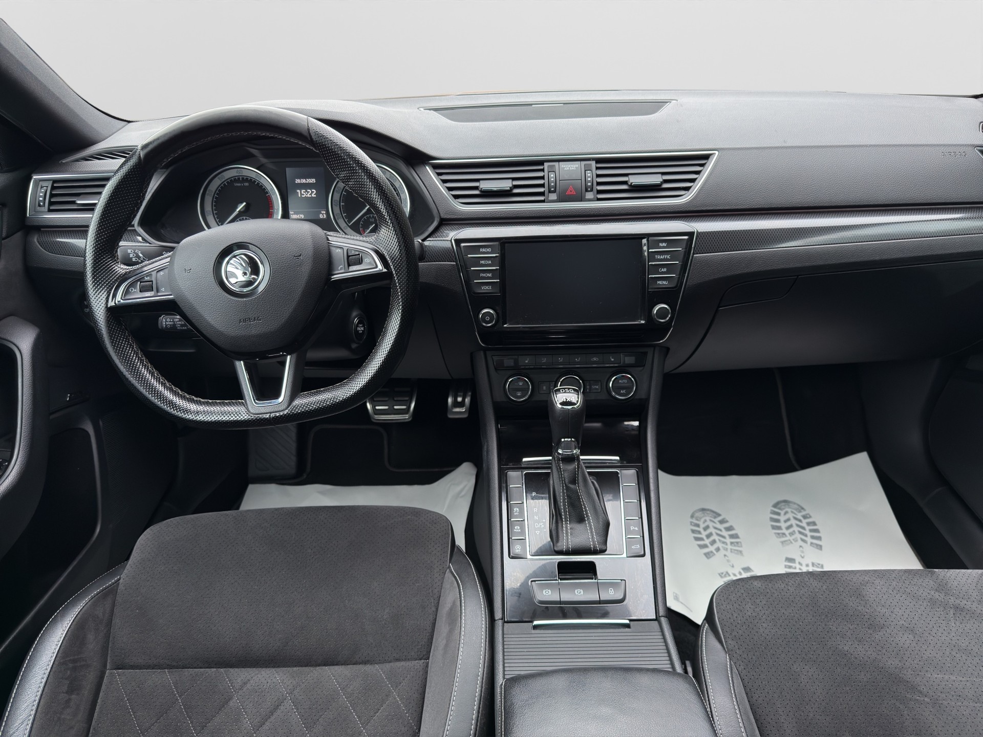 SKODA Superb Combi 2.0 TSI Sport Line DSG 4x4-image-9