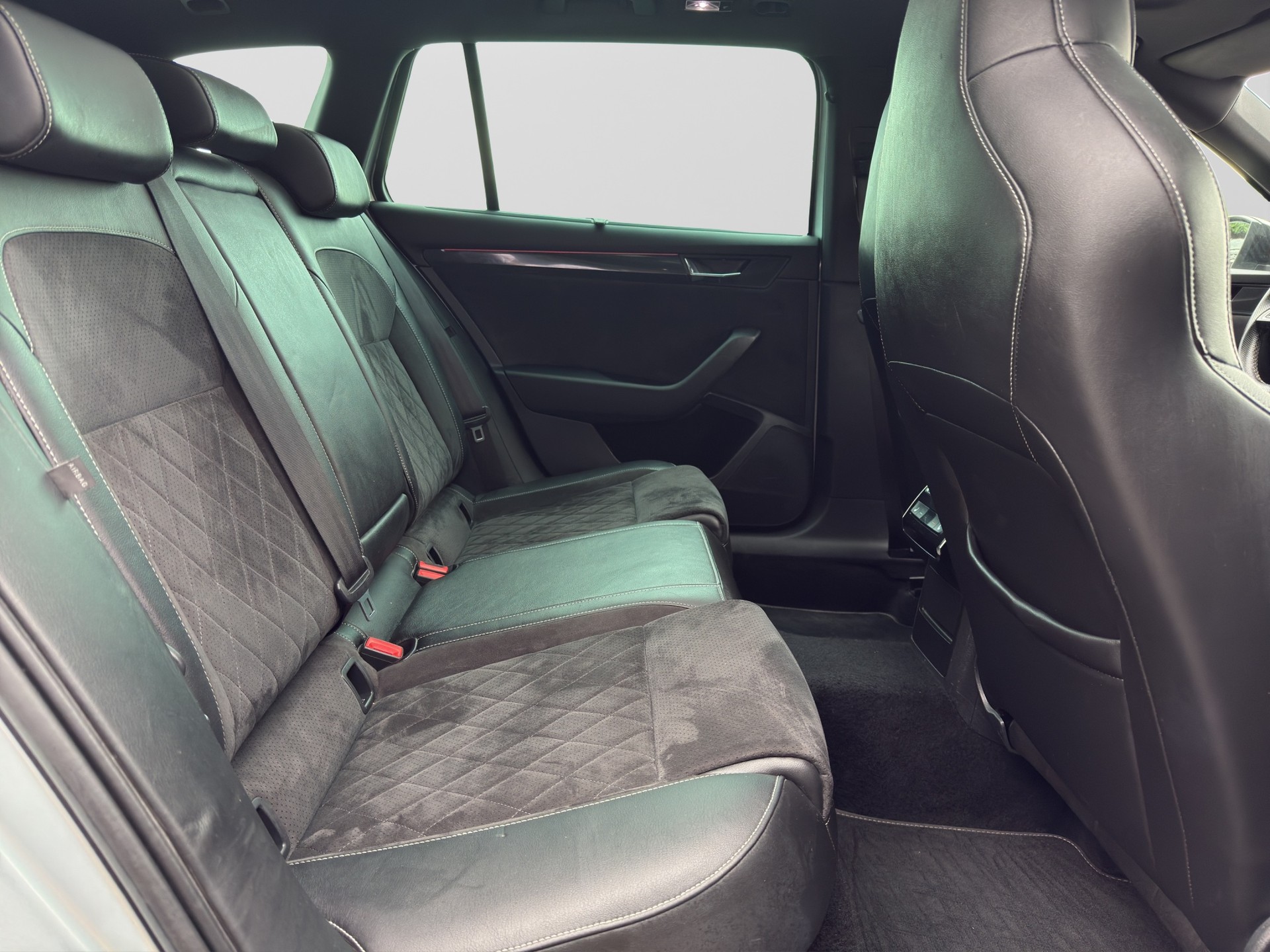 SKODA Superb Combi 2.0 TSI Sport Line DSG 4x4-image-18