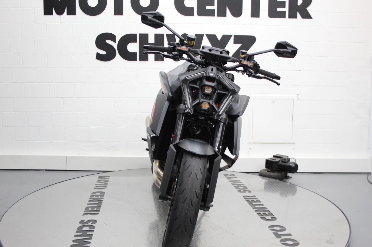 KTM 1390 Super Duke R EVO-image-2
