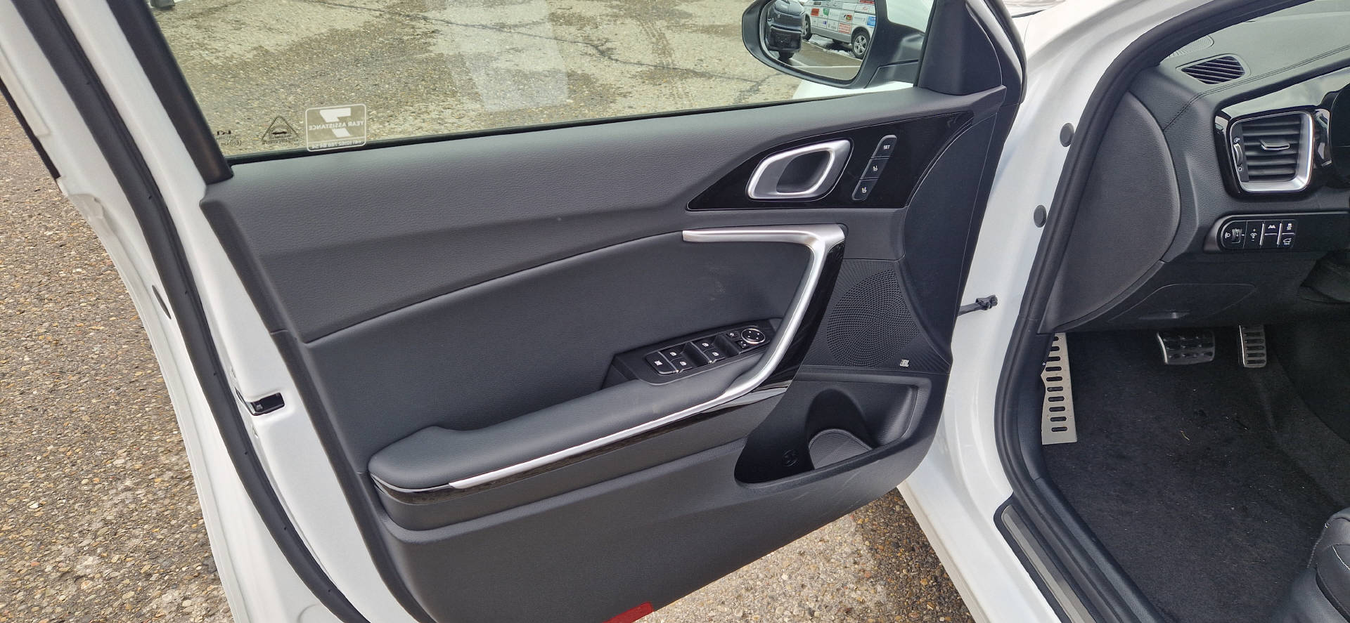 KIA Ceed SW 1.5 T-GDi MHEV GT-Line-image-2