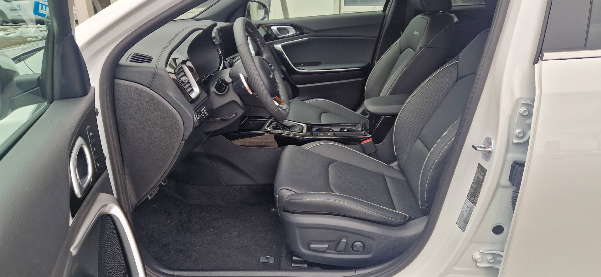 KIA Ceed SW 1.5 T-GDi MHEV GT-Line-image-5