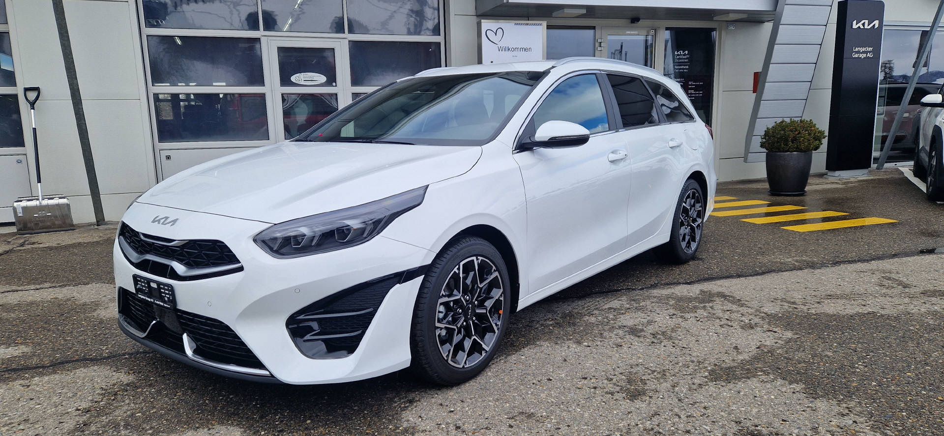 KIA Ceed SW 1.5 T-GDi MHEV GT-Line-image-1