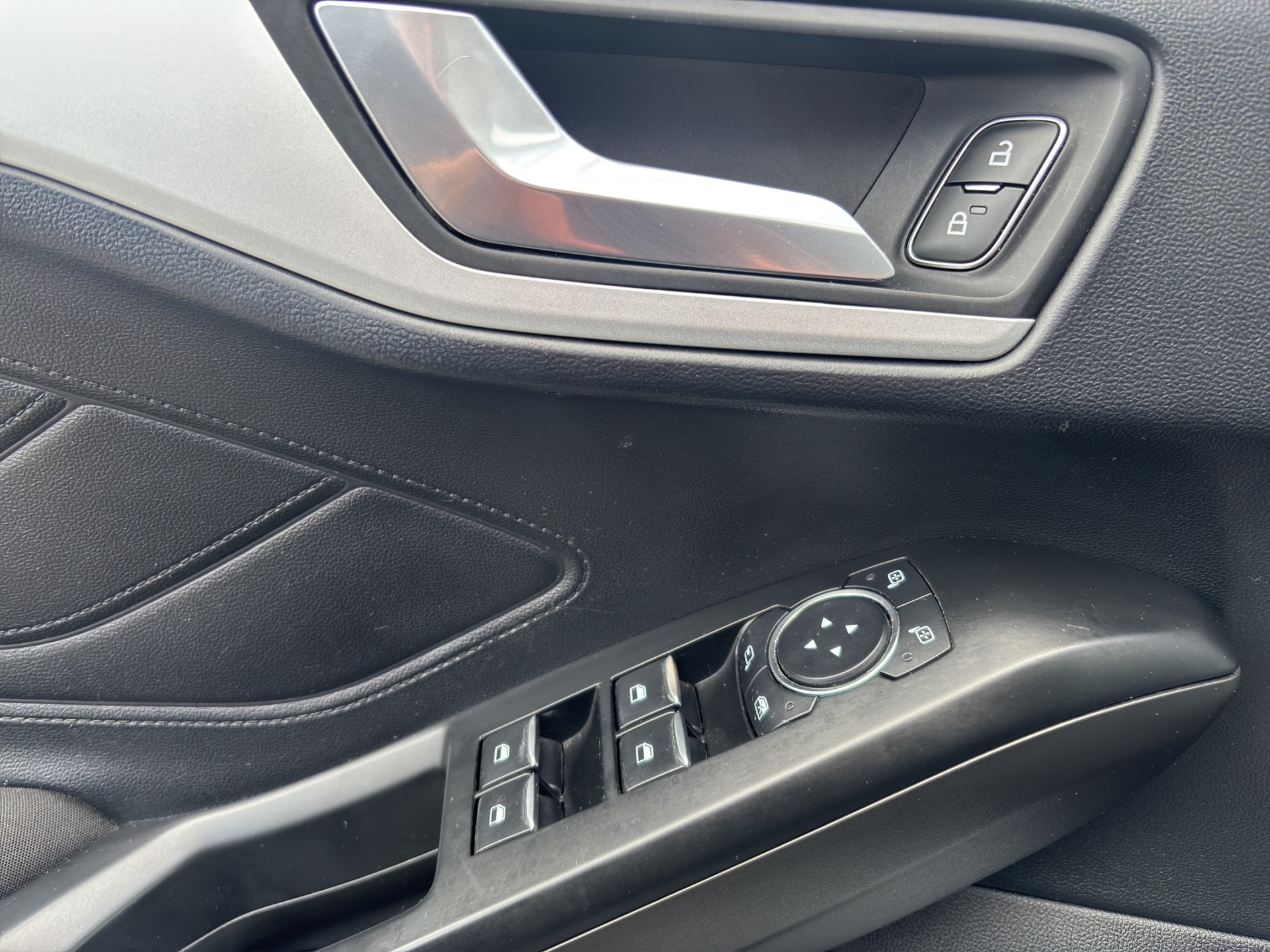 FORD Focus 1.0i EcoB 125 Cool&Connect-image-13