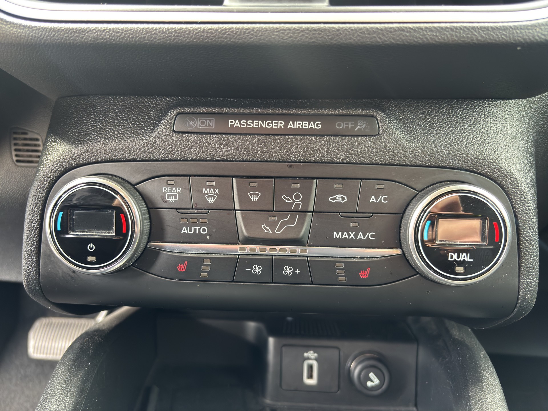 FORD Focus 1.0i EcoB 125 Cool&Connect-image-14