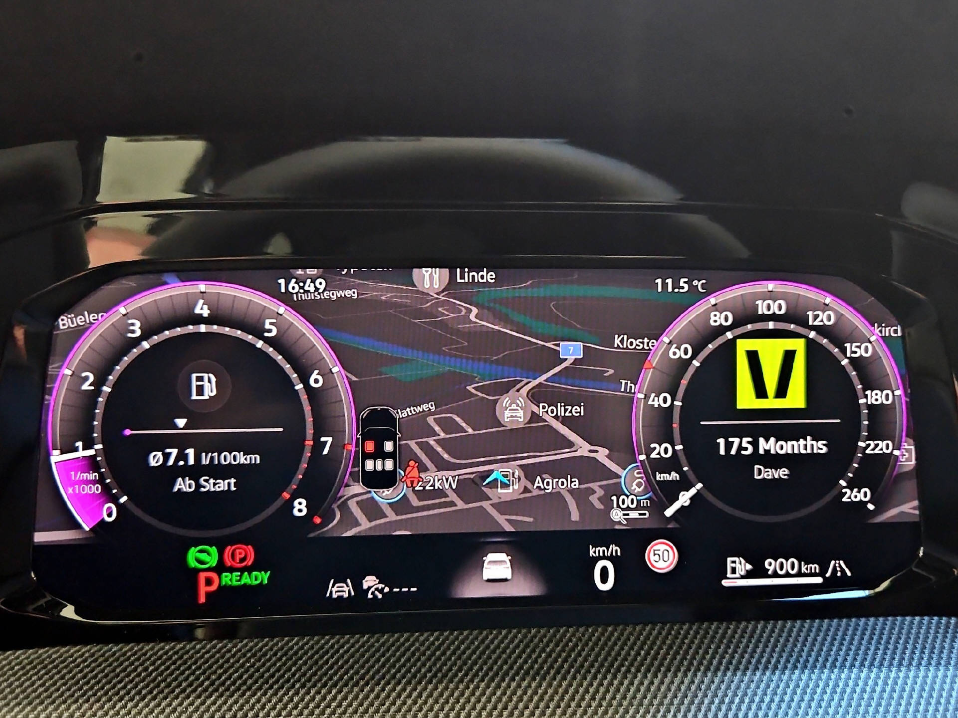 VW Golf VIII 1.5 eTSI R-Line DSG-image-9