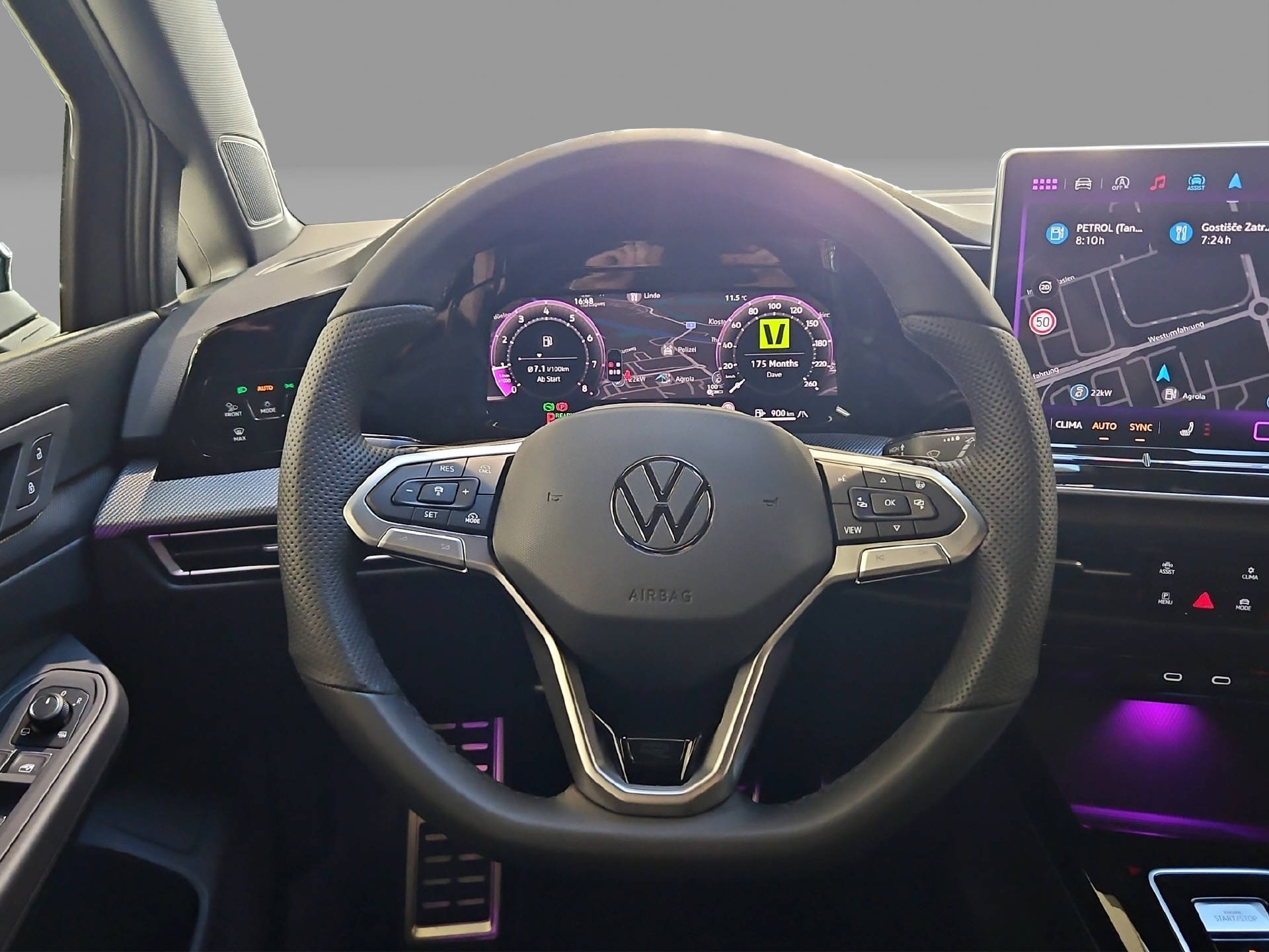 VW Golf VIII 1.5 eTSI R-Line DSG-image-8