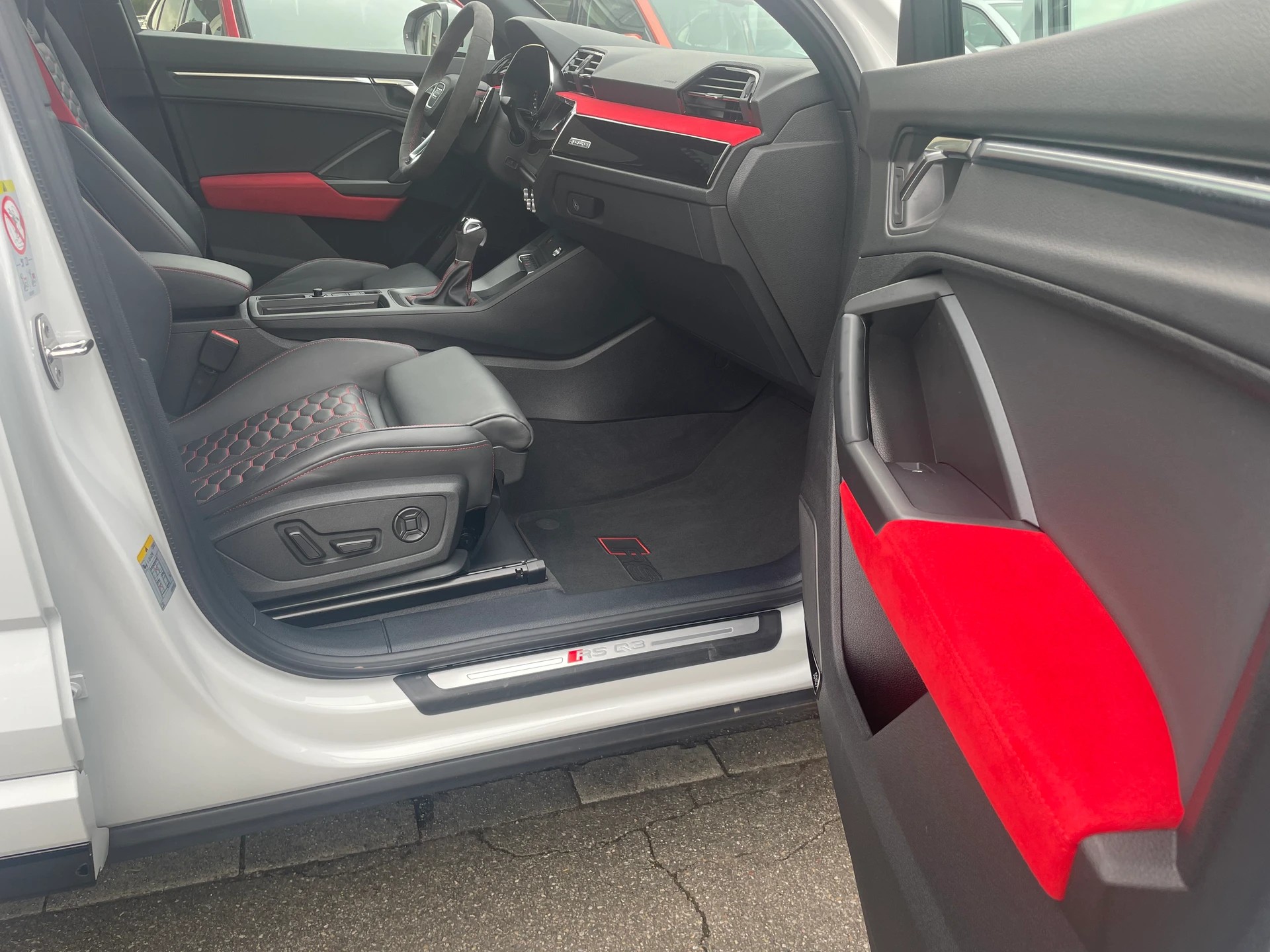 AUDI Audi RS Q3 2.5 TFSI quattro S-Tronic-image-6