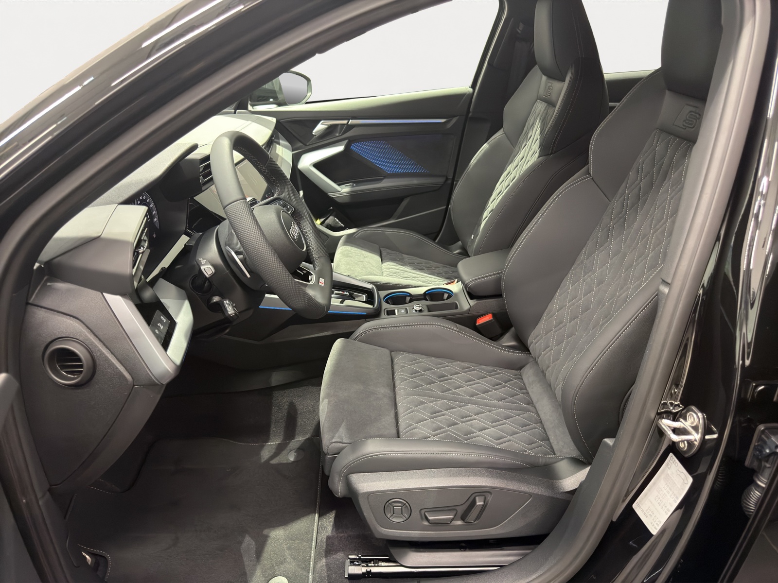 AUDI A3 Sportback TFSI 150 kW quattro advanced S tronic-image-4