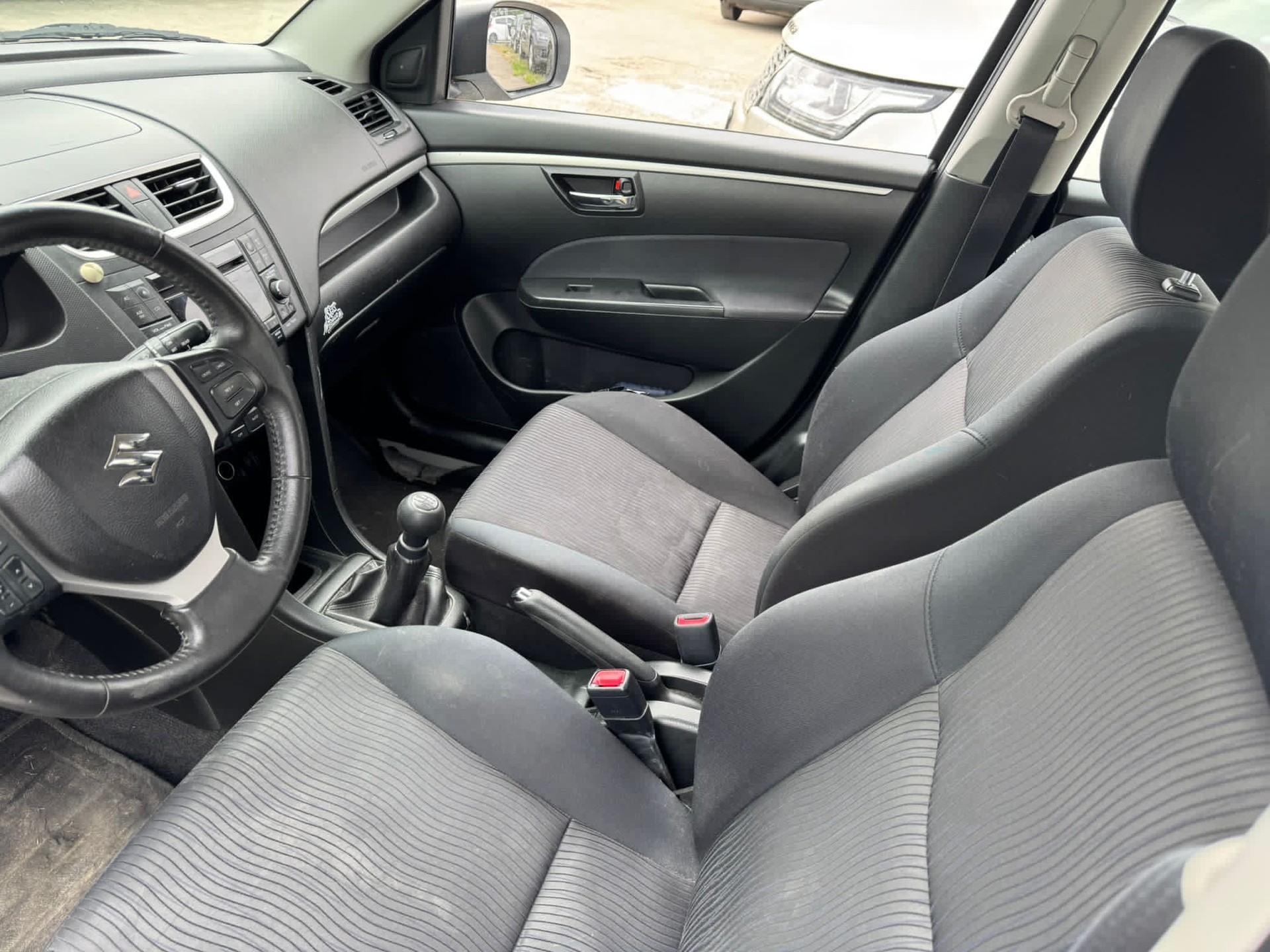 SUZUKI Swift 1.2i 16V GL Top 4x4-image-8