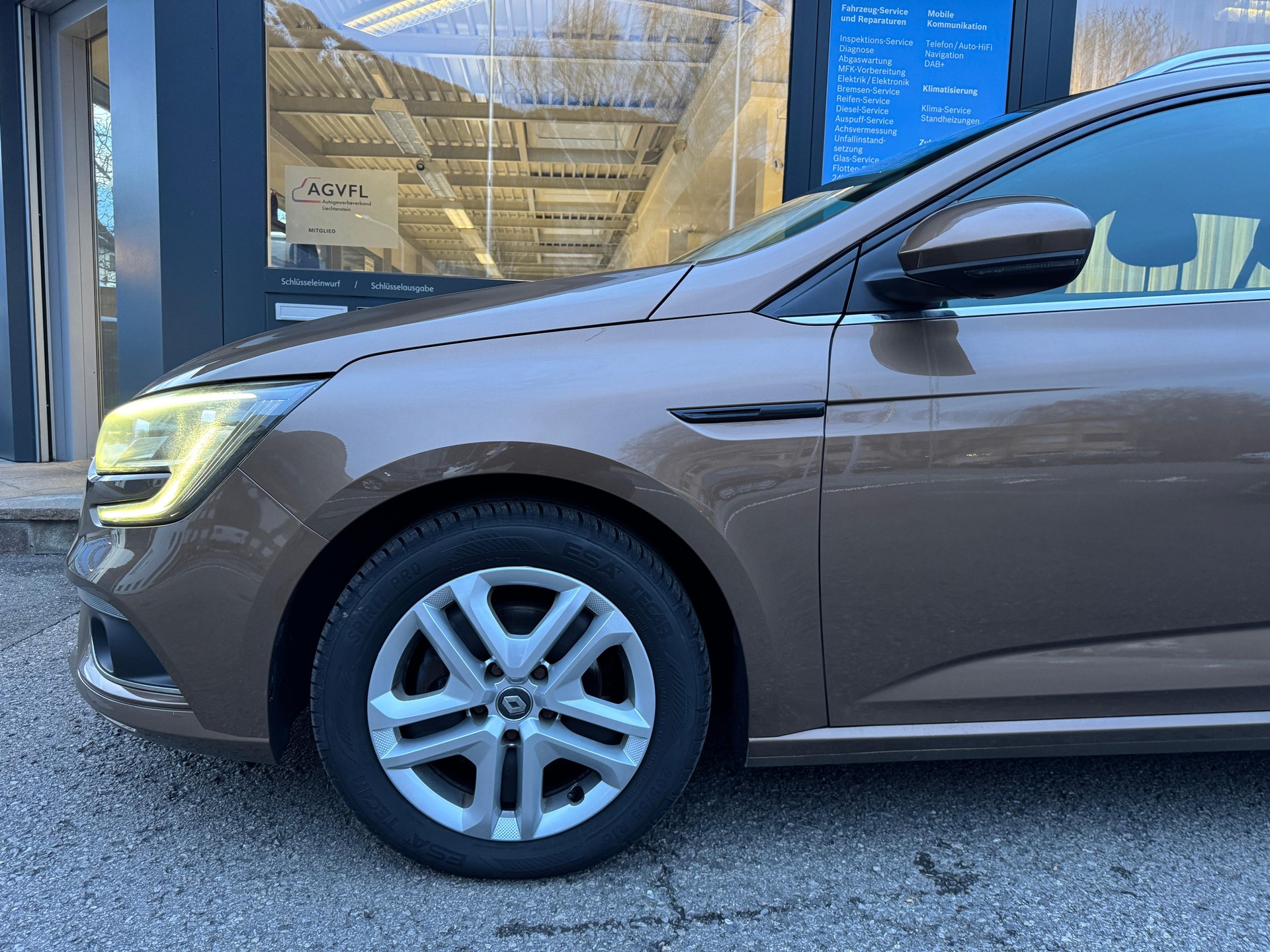 RENAULT Mégane Kombi Grandtour 1.2TCe Zen-image-1