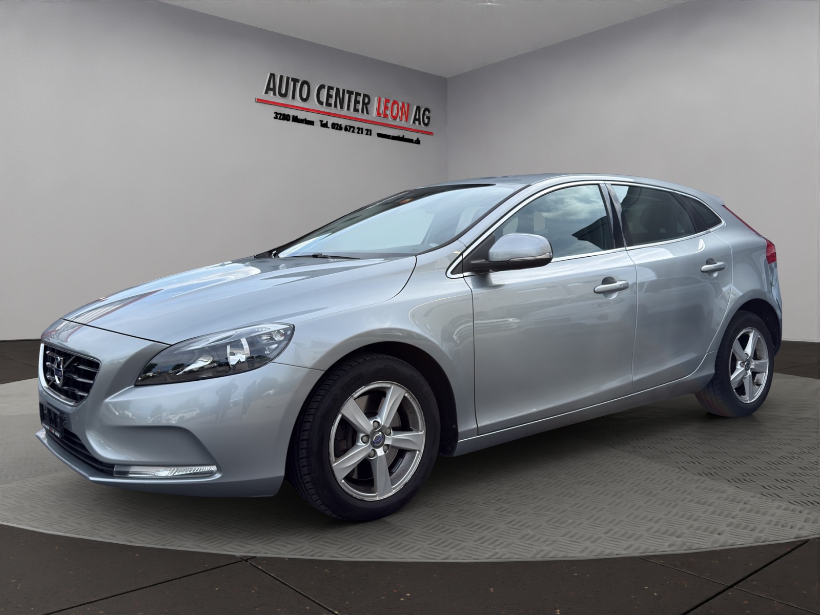 VOLVO V40 D3 Momentum Geartronic-showroom-element-1