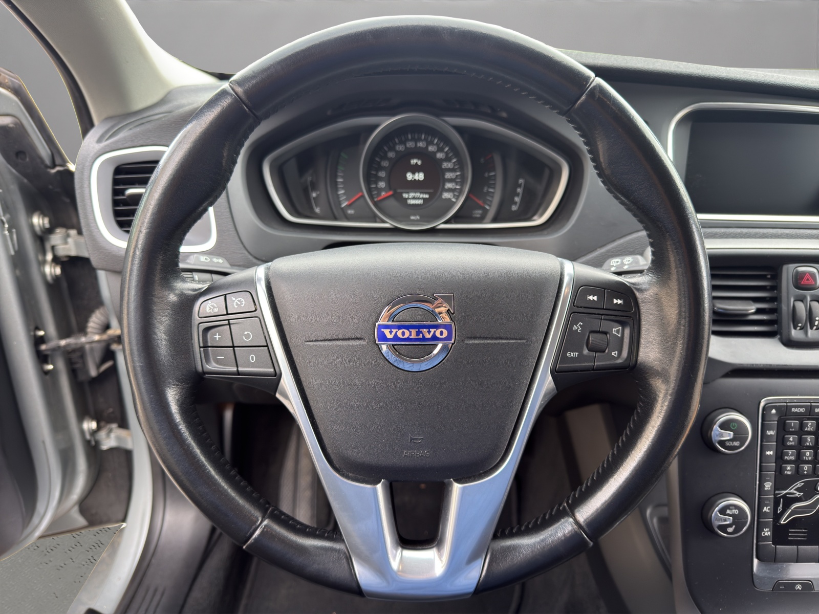 VOLVO V40 D3 Momentum Geartronic-image-12