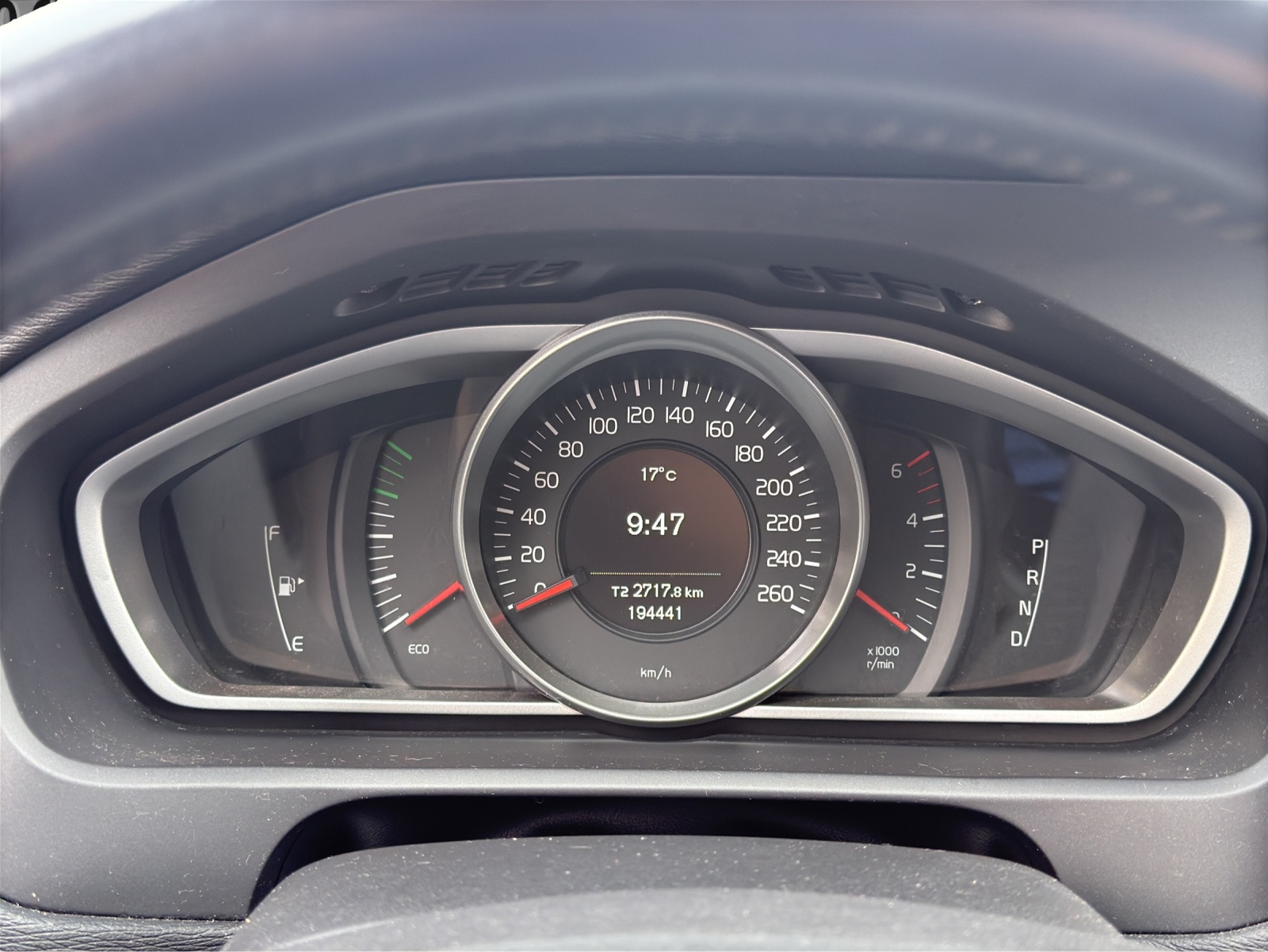 VOLVO V40 D3 Momentum Geartronic-image-11