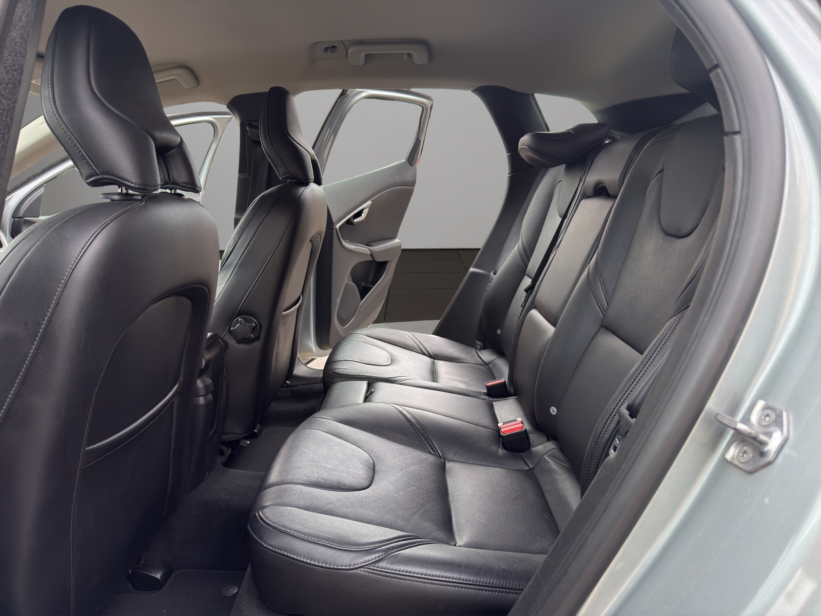 VOLVO V40 D3 Momentum Geartronic-image-14