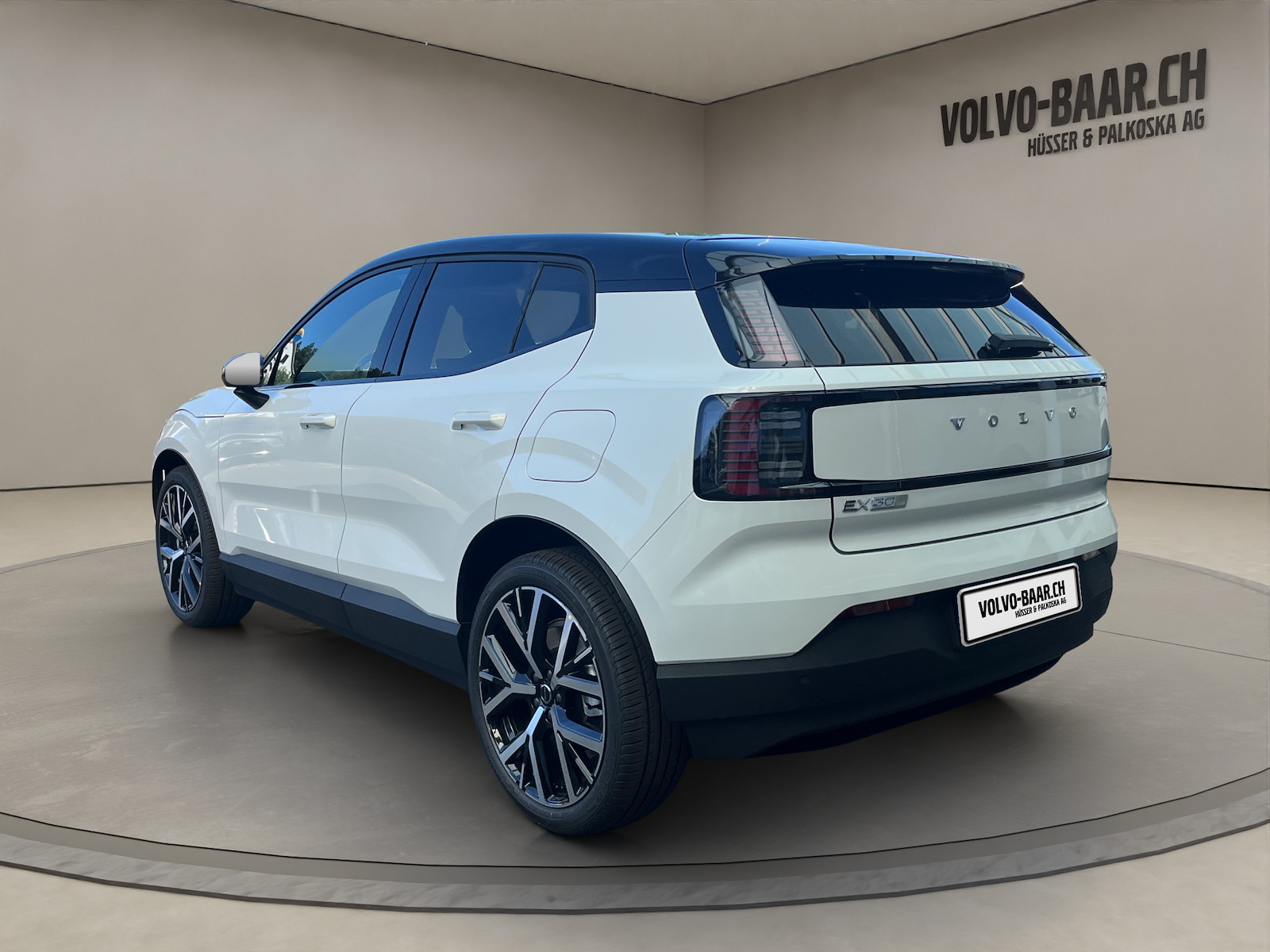 VOLVO EX 30 E60 Plus-showroom-element-2