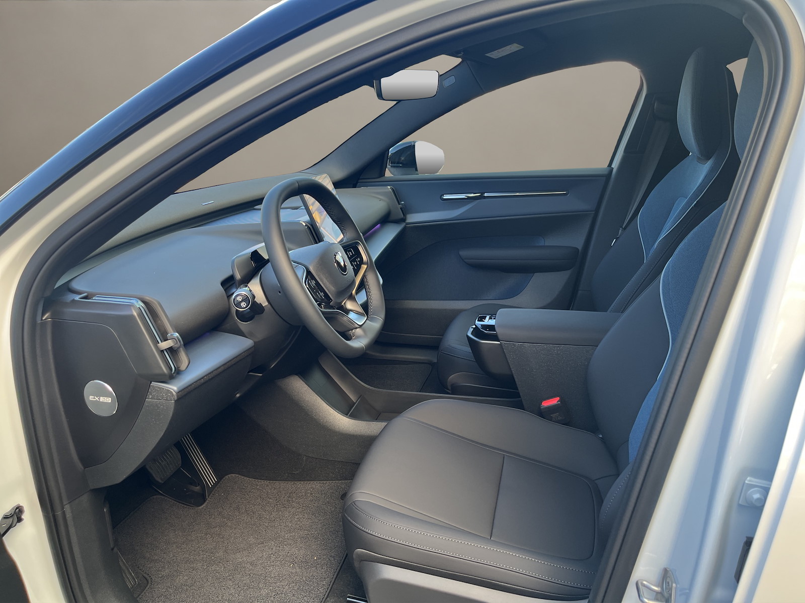 VOLVO EX 30 E60 Plus-image-8