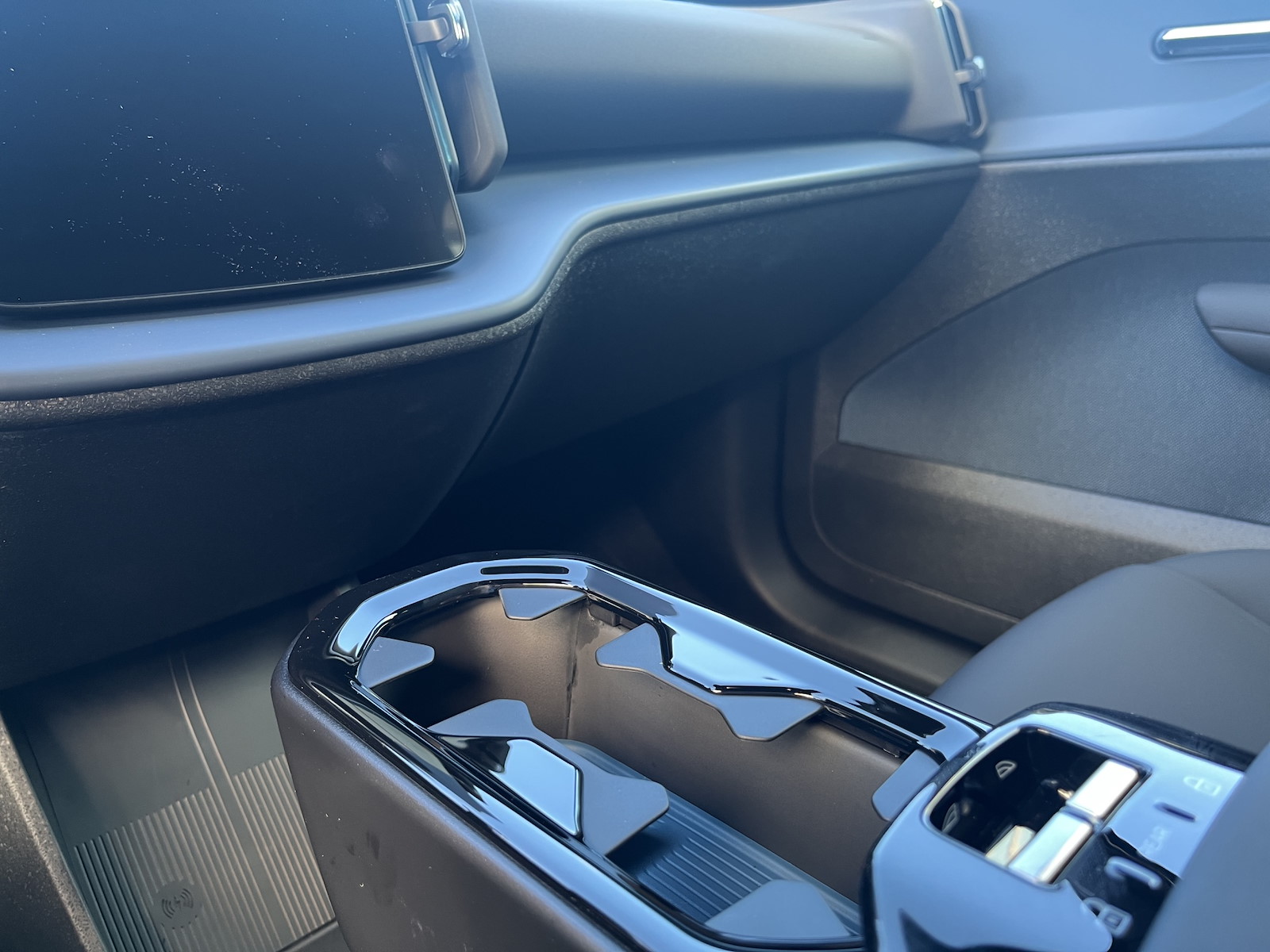 VOLVO EX 30 E60 Plus-image-14