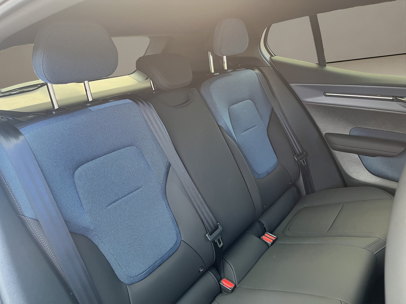 VOLVO EX 30 E60 Plus-image-11