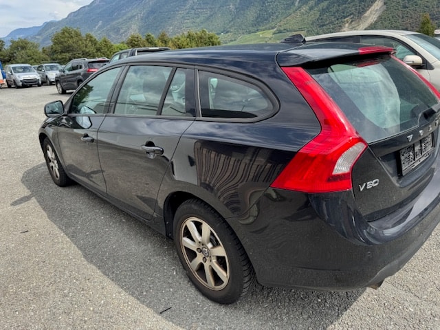 VOLVO V60 D3 Geartronic-image-14